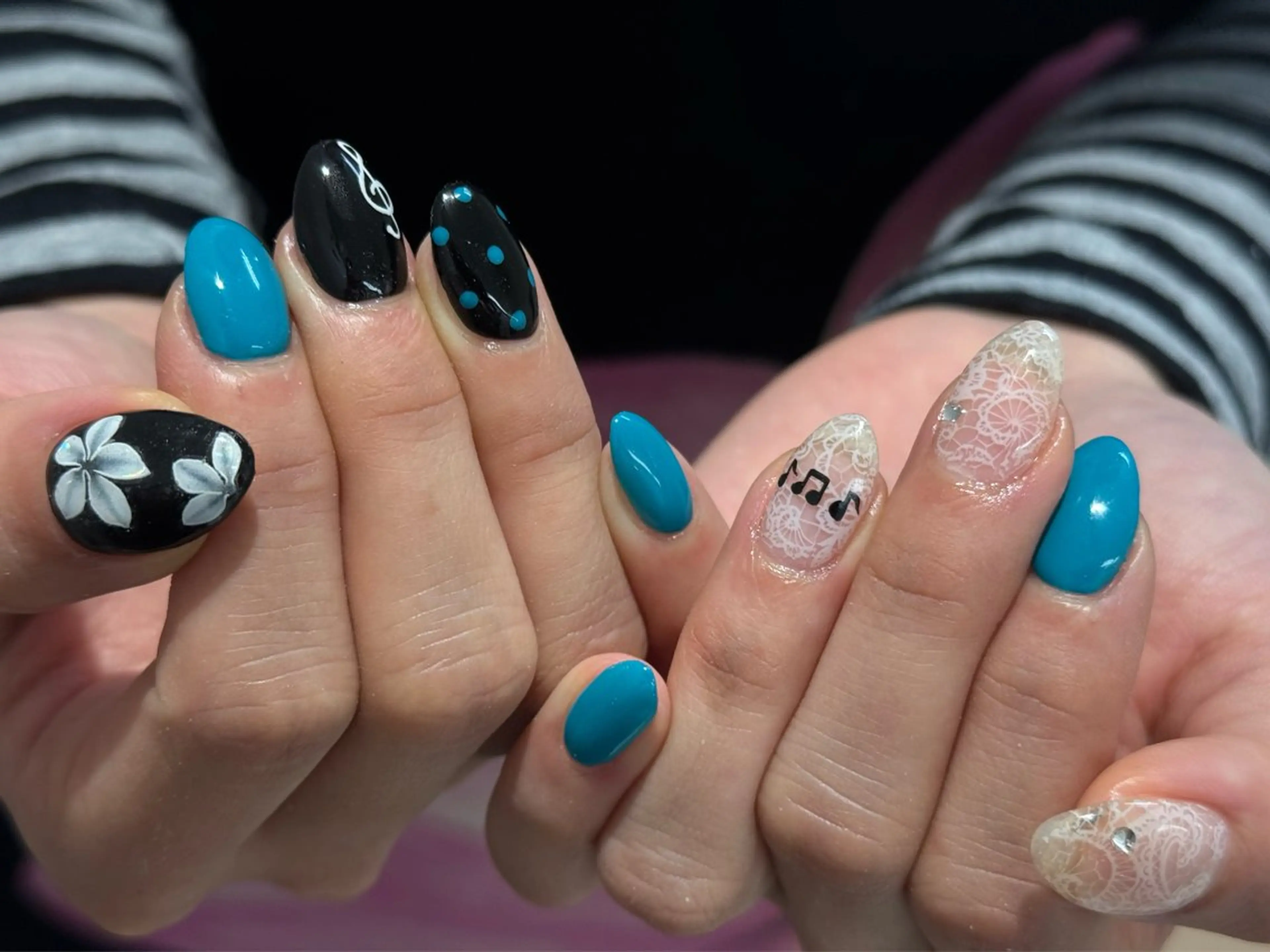 ネイル チークネイル フレンチネイル 韓国ネイル マグネットネイル 持ち込み ハンドネイル Hi nail🎀 池袋kozueのネイルデザイン