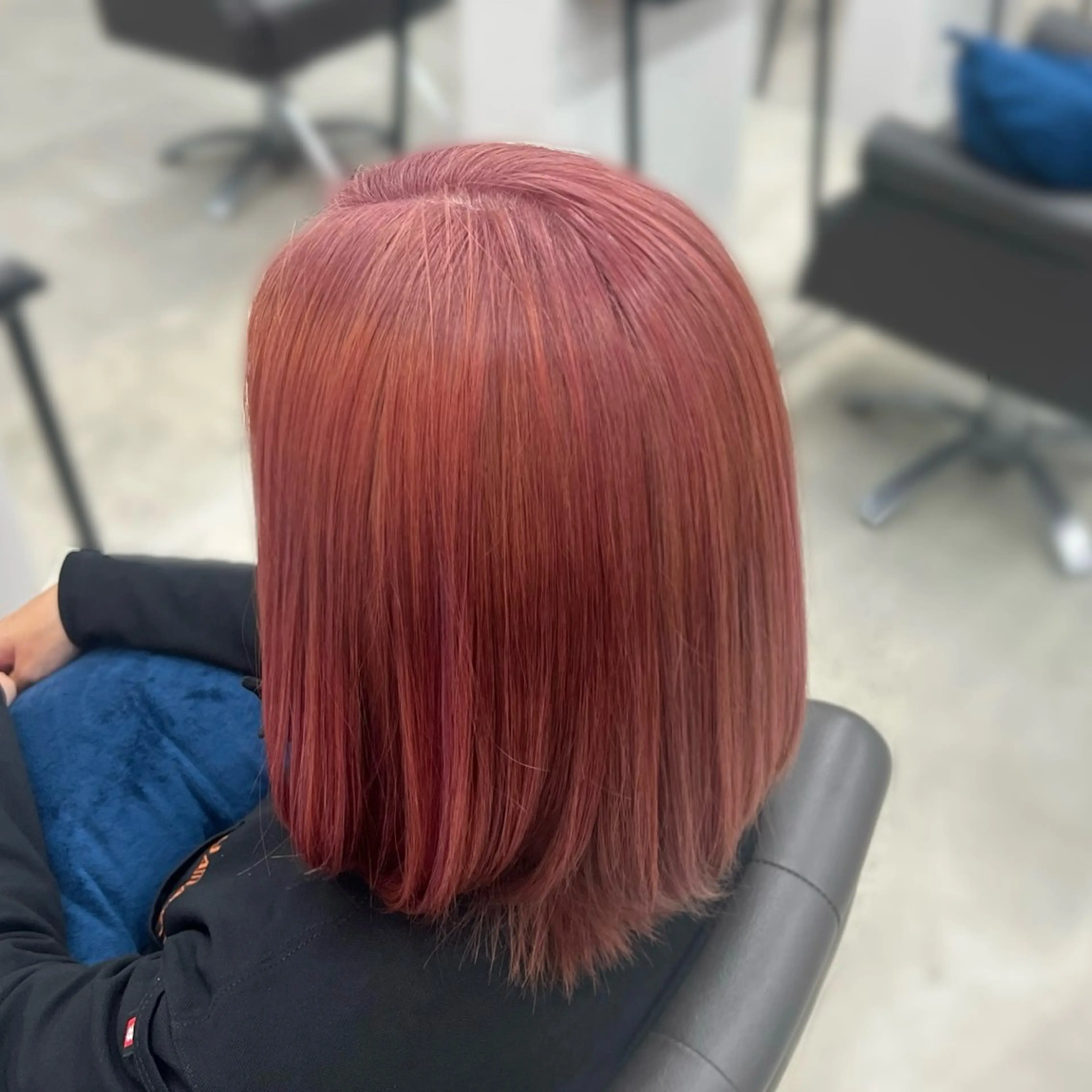 カラー ブリーチ ピンクカラー 平野 実優のヘアスタイル