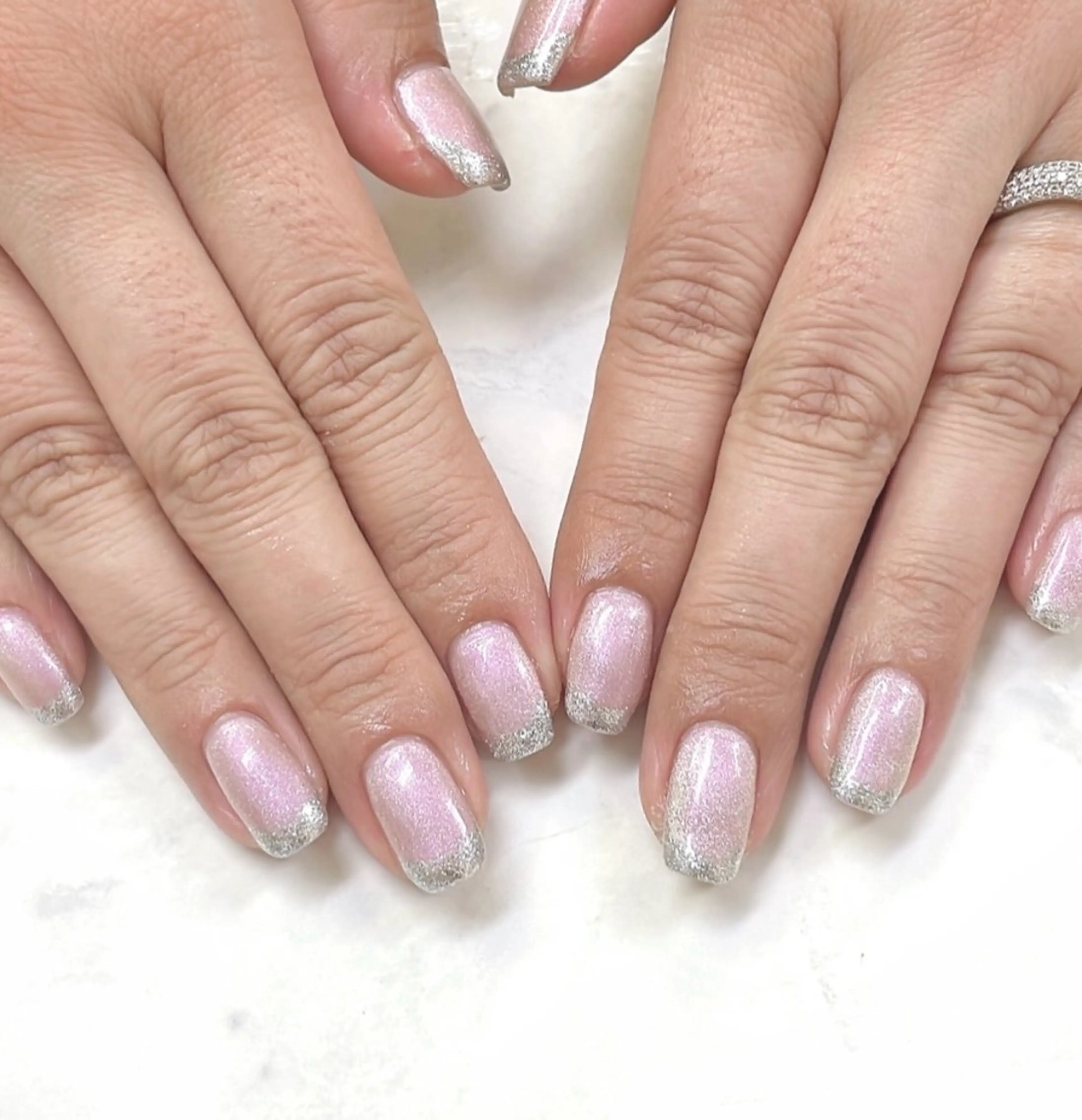 ネイル フレンチネイル キラキラネイル ラメ(グリッター) ピンク ハンドネイル iku🌷 by 上福岡らんらんのネイルデザイン