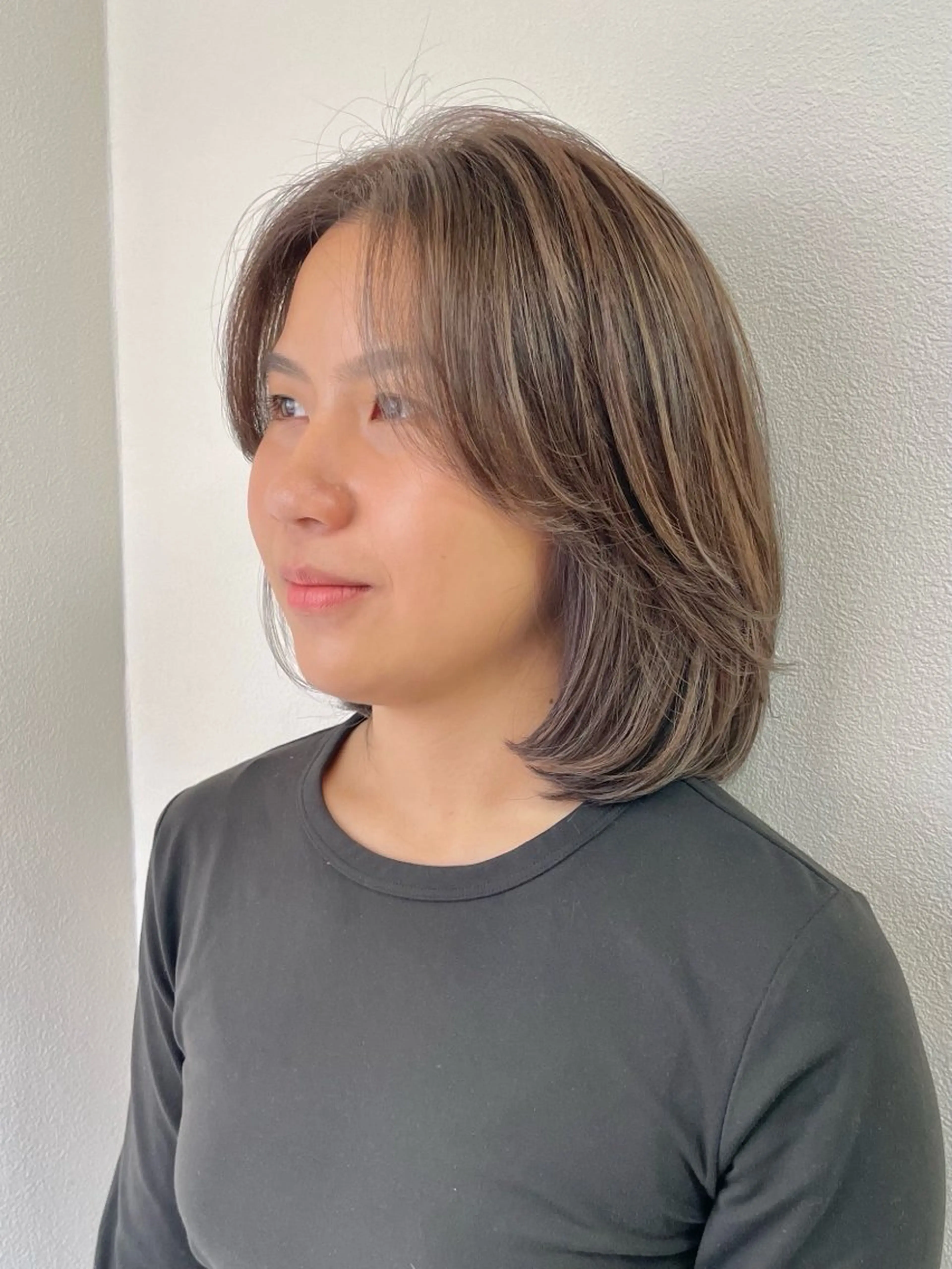 ミディアム リュウガ　/レイヤー /透明感カラーのヘアスタイル