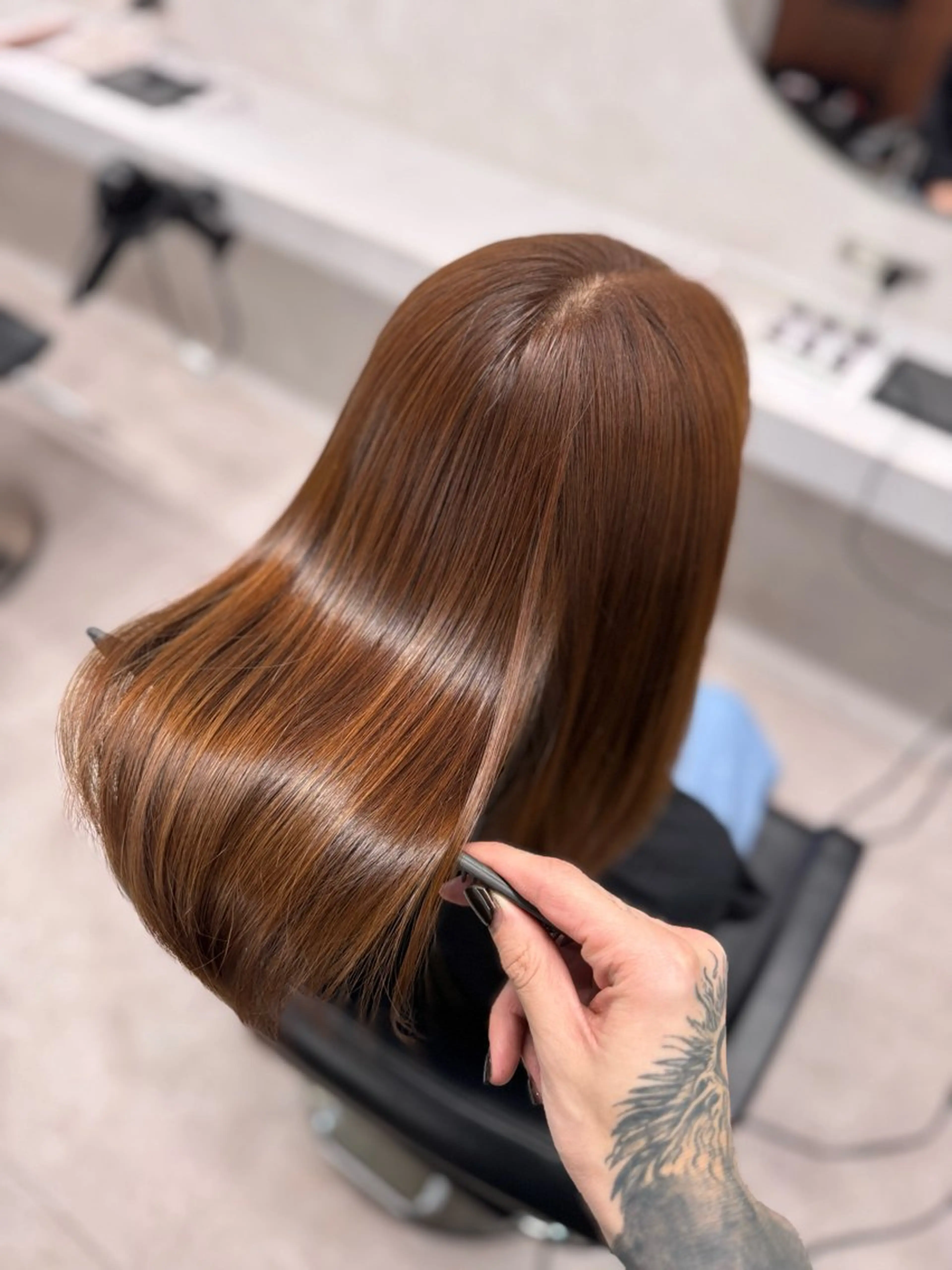 ミディアム ヘアカラー 艶髪、美髪 カラー🕊️SOMAのヘアスタイル