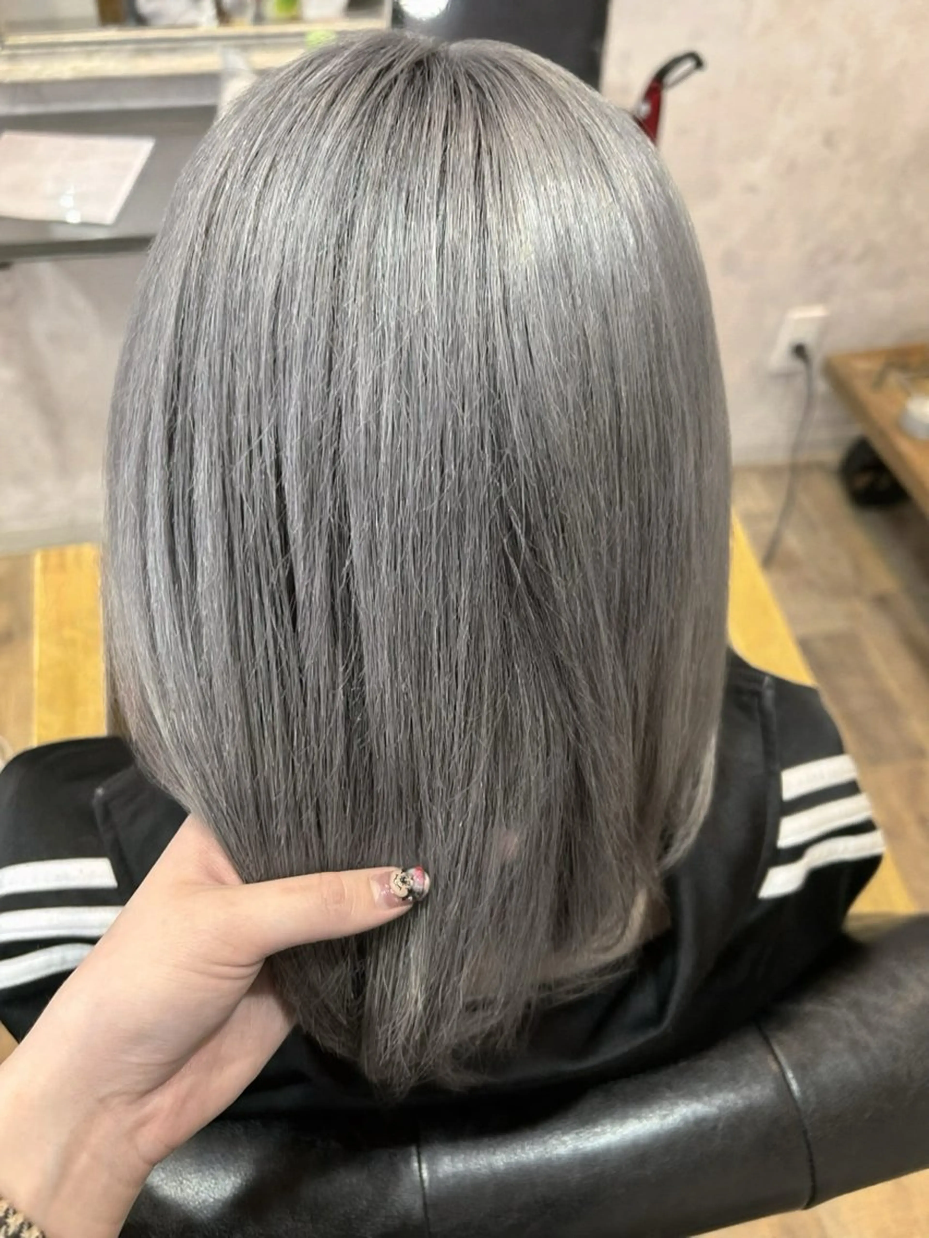 ダブルカラー(ブリーチ+オンカラー)+内部補修✨️トリートメントの写真