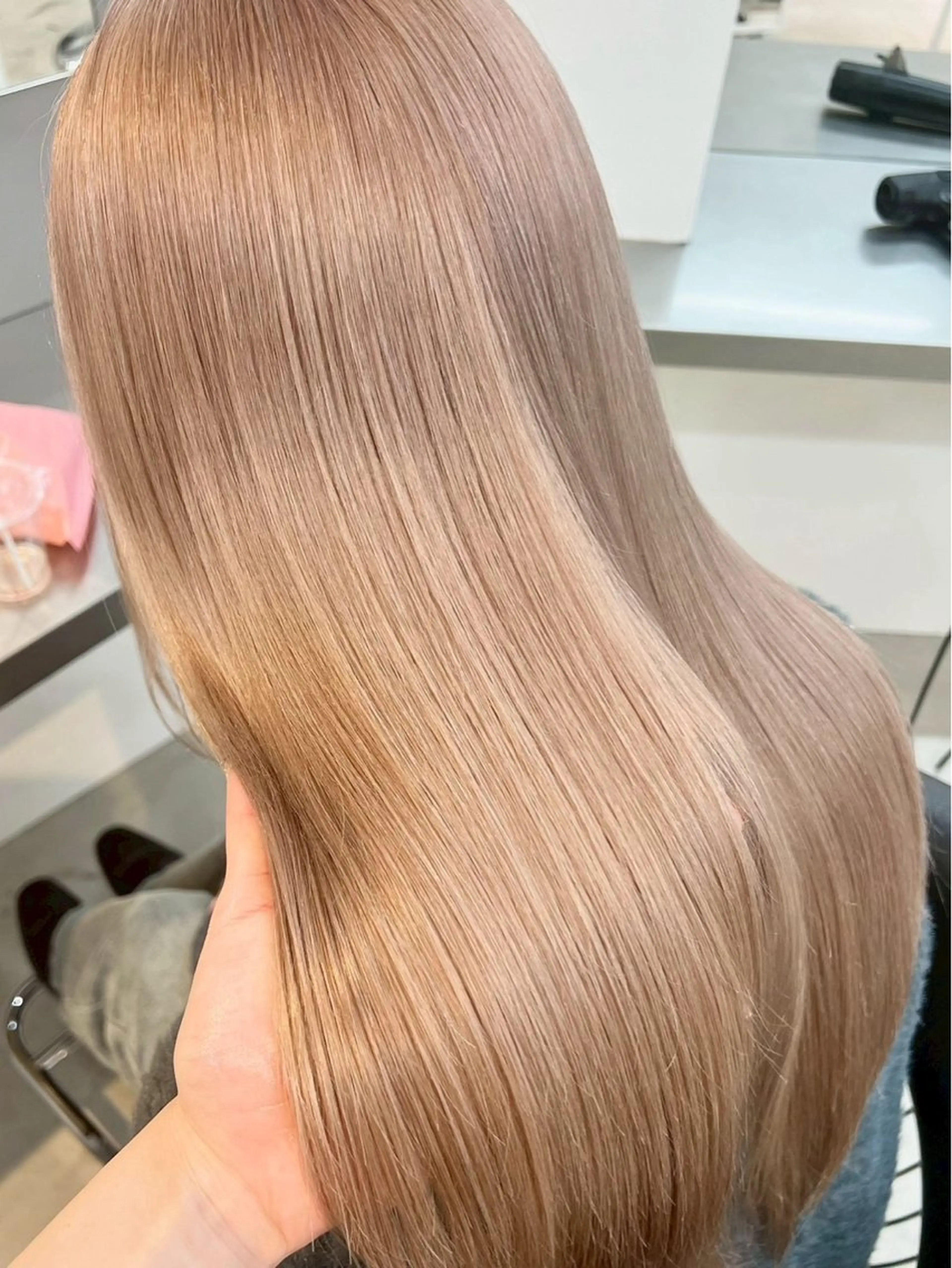 ロング カラー ベージュカラー ミルクティーベージュ ヘアカラー うる艶カラー 🪐💫serenaのヘアスタイル