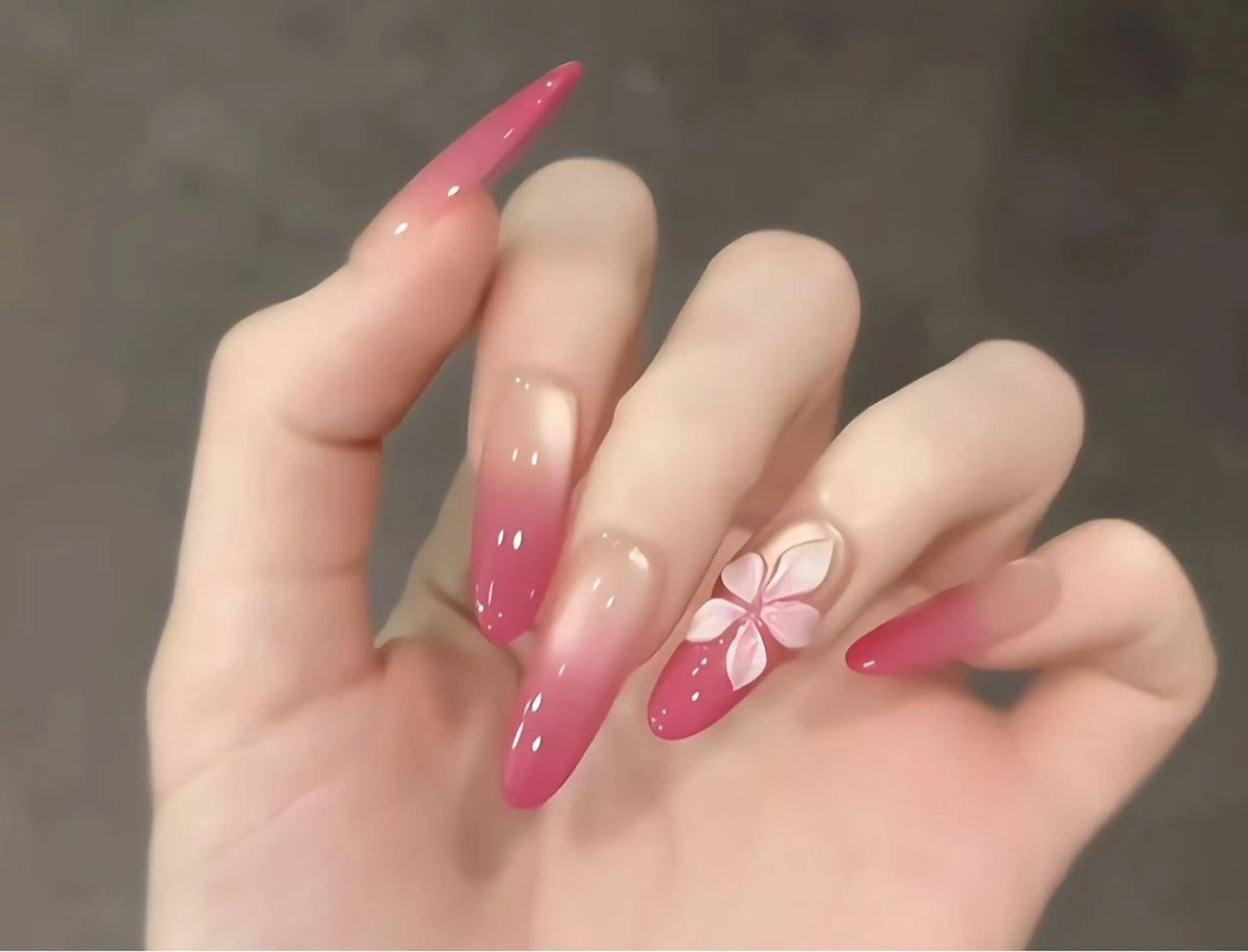 カラー グラデーションカラー ピンクカラー ハンドネイル AIN Nailのネイルデザイン