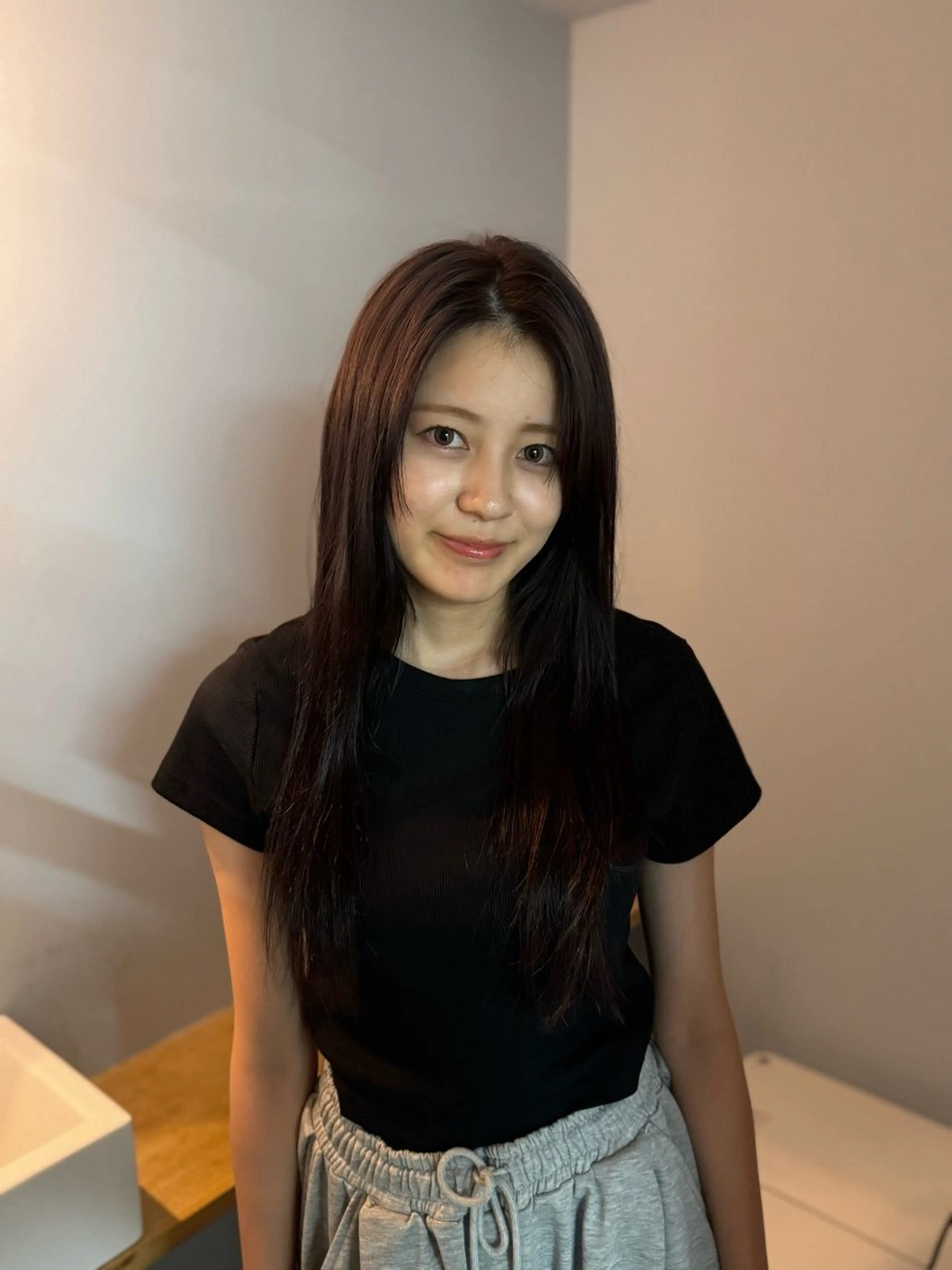 ロング カラー グレージュ オリーブグレージュ オリーブグレー ヘアカラー ゆうと/ブリーチモデ ル/ストレートモデルのヘアスタイル