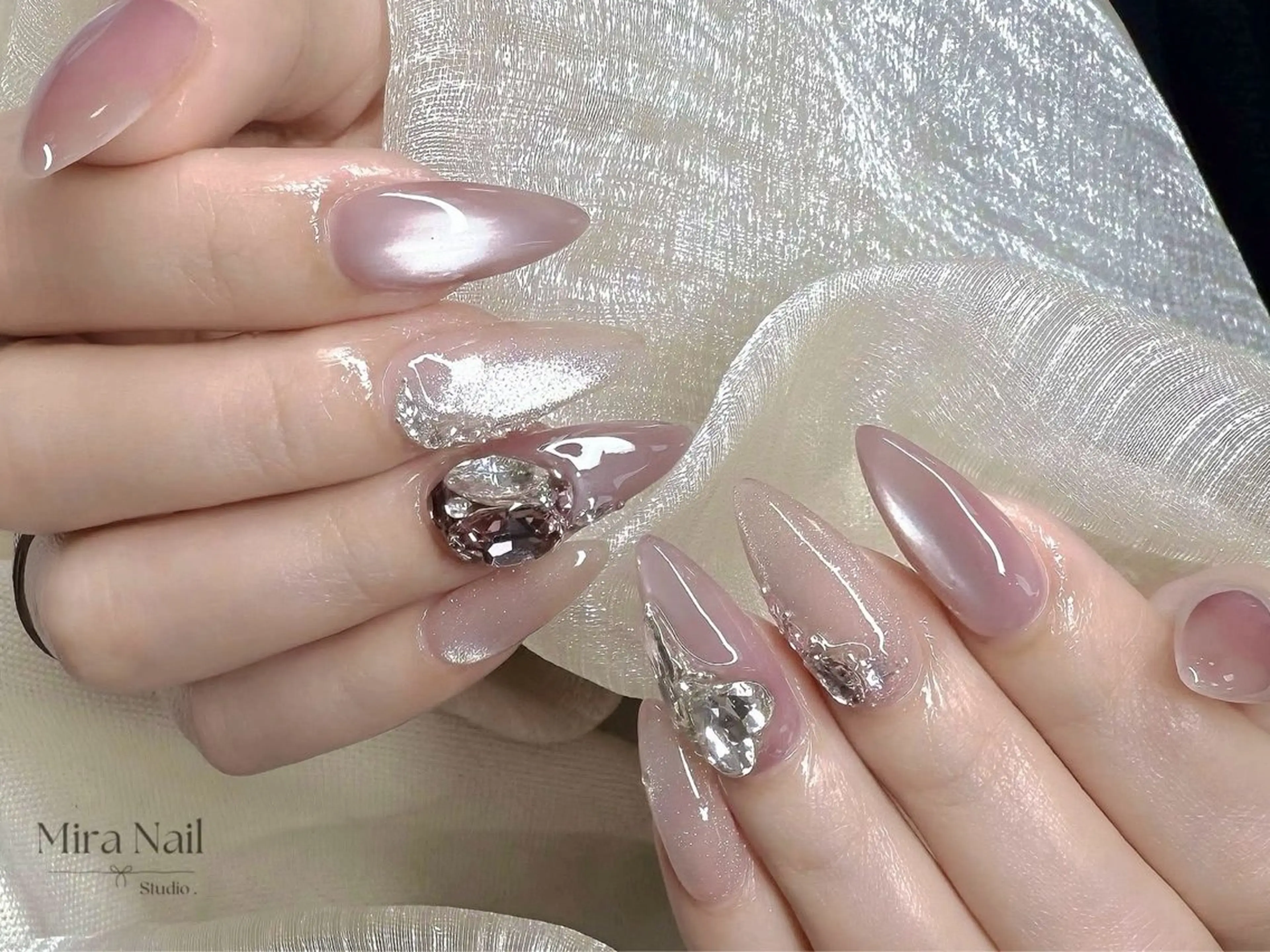ネイル Mira Nail Studioのネイルデザイン