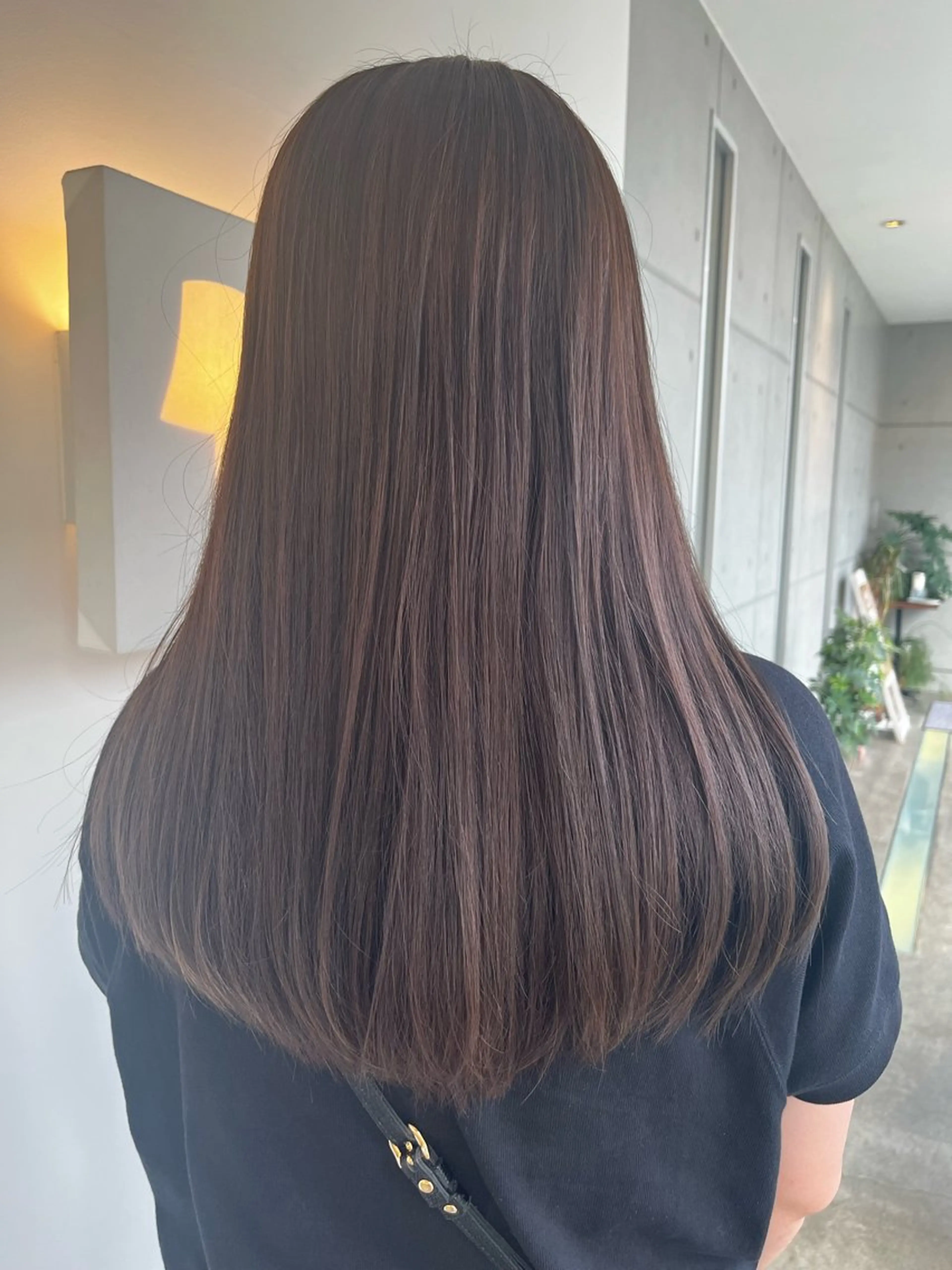 セミロング アッシュ おせ ちさとのヘアスタイル