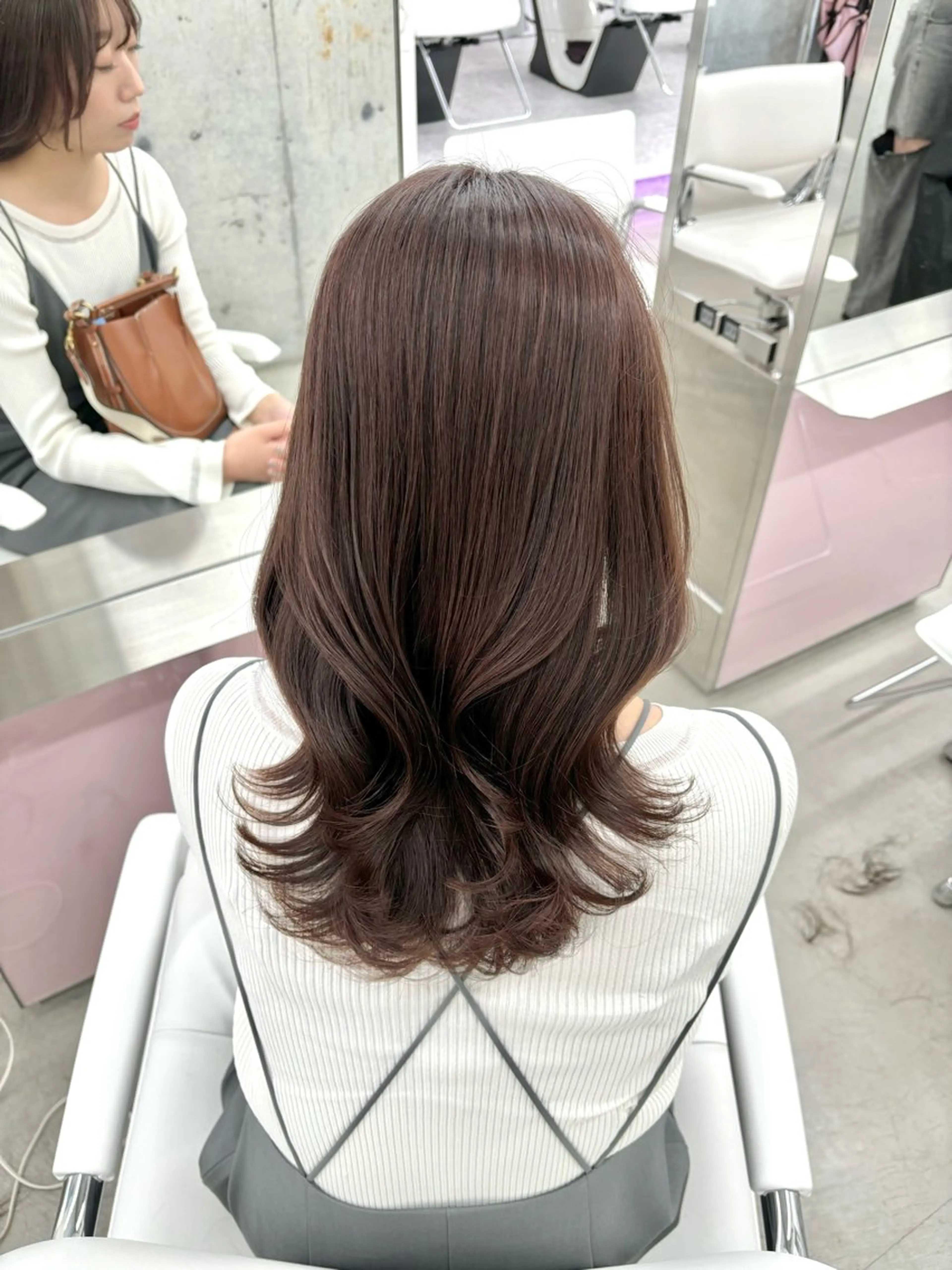 セミロング 𝑨𝑴𝑰 🎀 モテガーリーヘア🤍のヘアスタイル