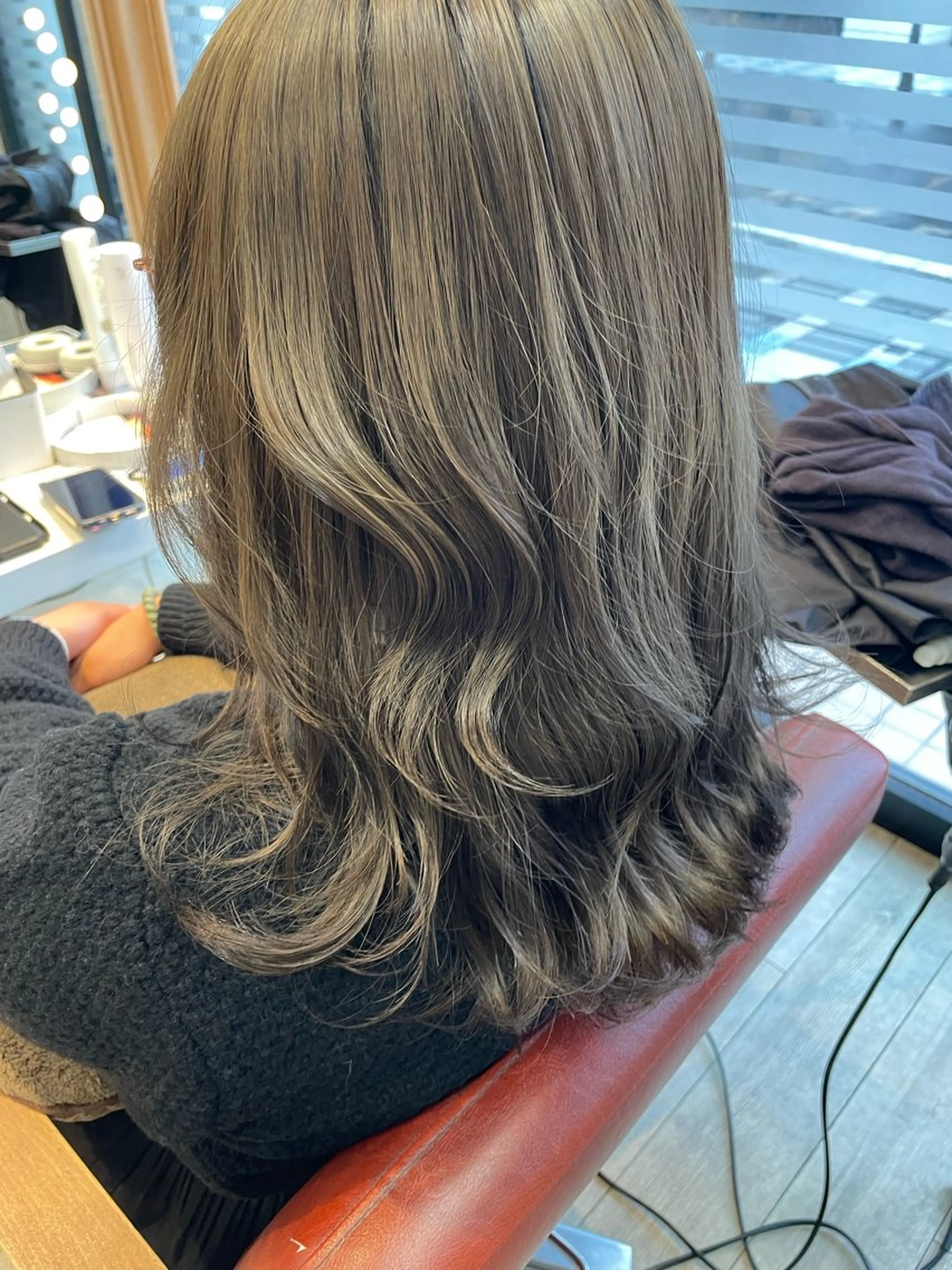 セミロング カラー ブリーチ グレージュ オリーブグレージュ オリーブグレー ✨横須賀髪質改善✨️ 加藤 百音のヘアスタイル