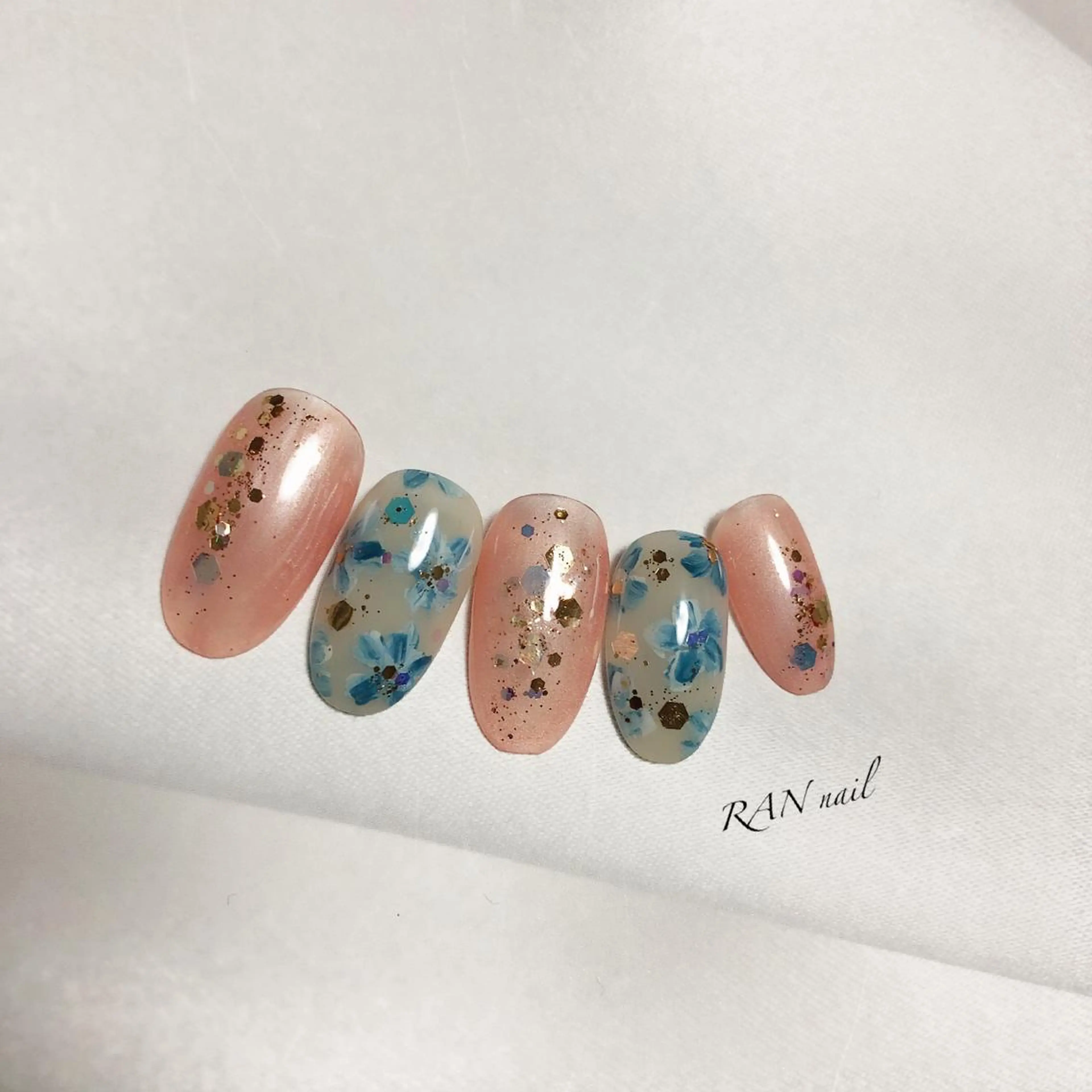ネイル フラワーネイル フットネイル ホログラムネイル キラキラネイル オフィスネイル ハンドネイル フットネイル RAN nailのネイルデザイン