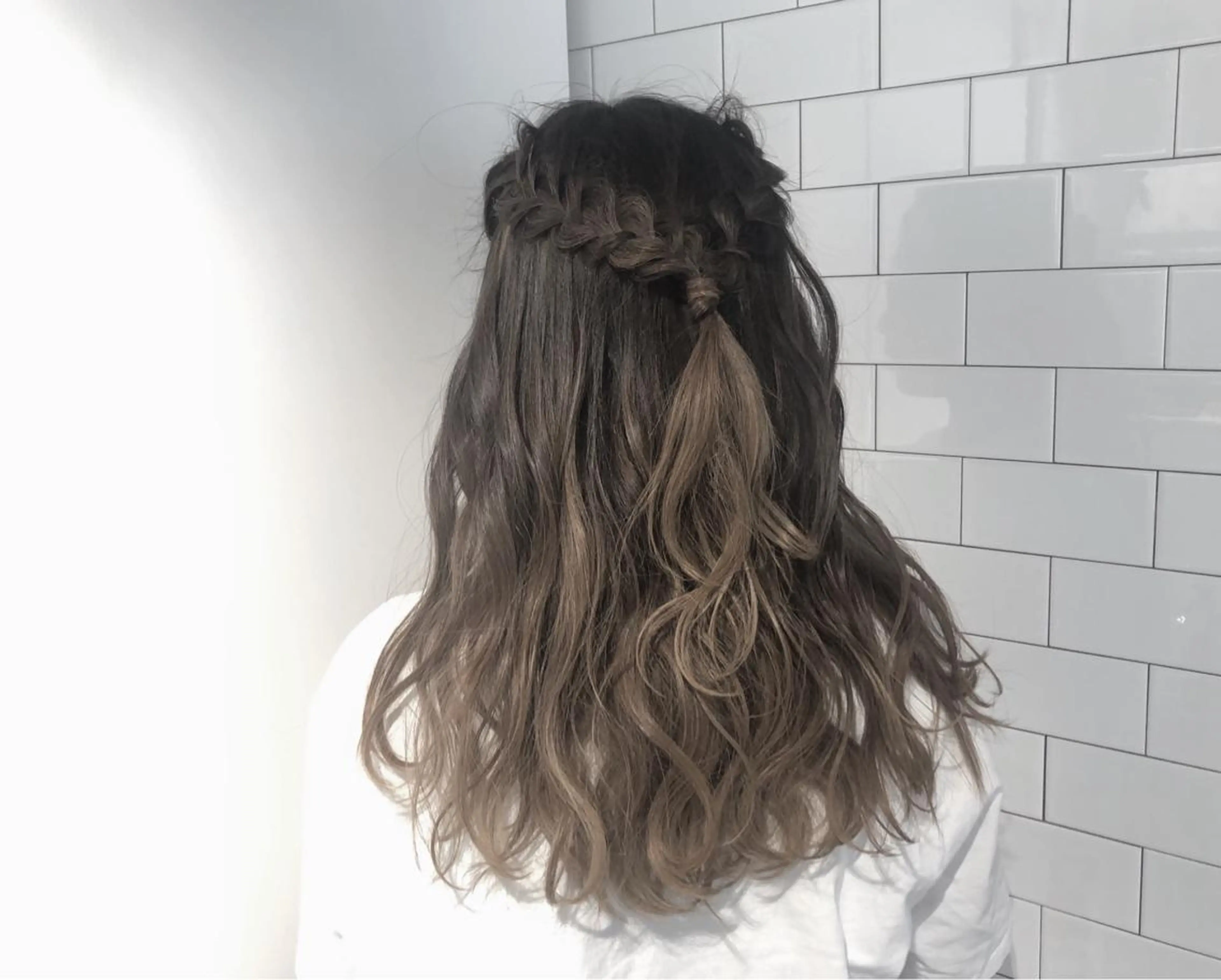 ロング カラー ヘアアレンジ shiori ﾍﾞｰｼﾞｭｶﾗｰのヘアスタイル