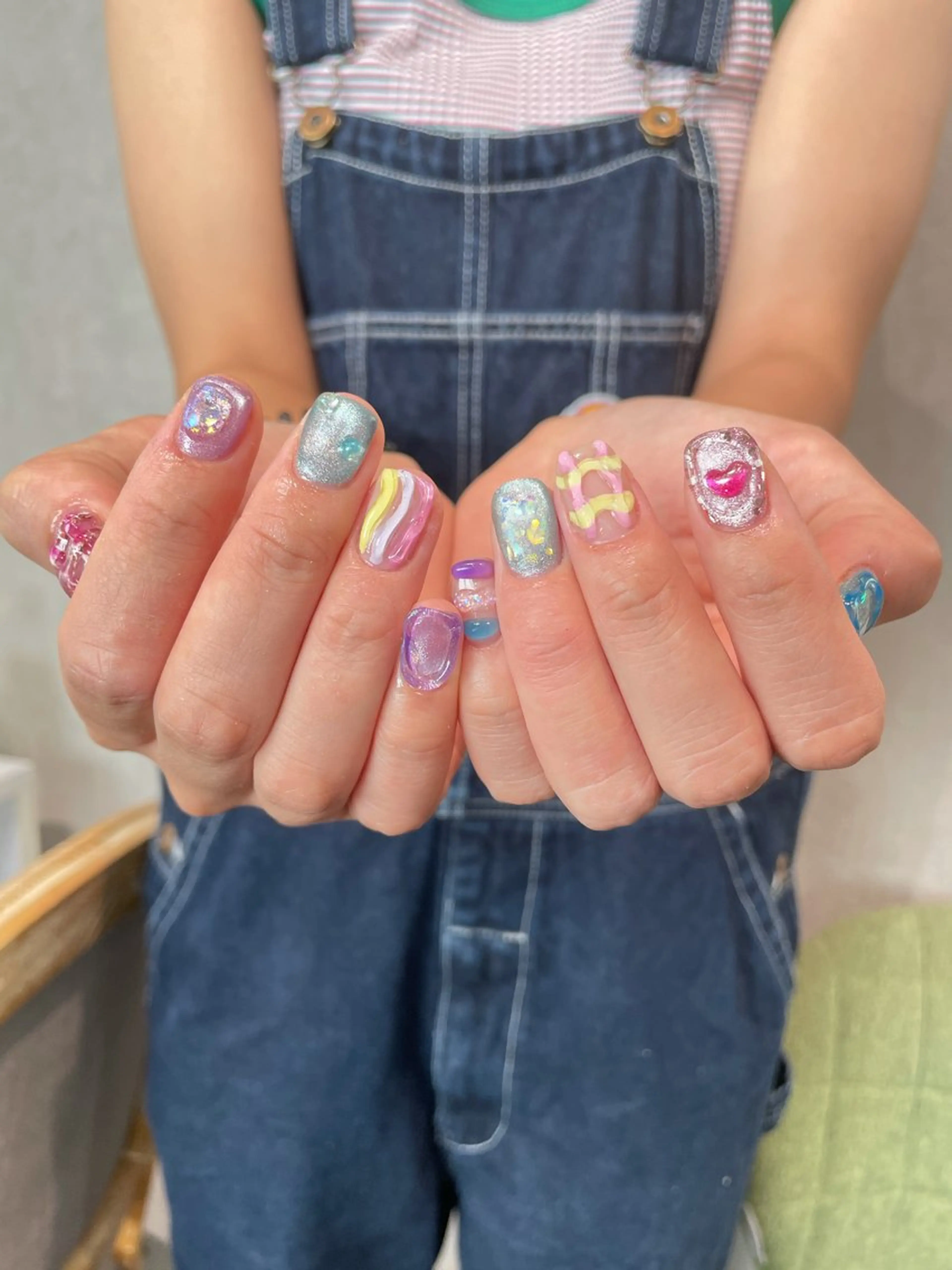 ネイル キラキラネイル ハンドネイル ナチュラル透明感🌱 小山美樹子のヘアスタイル