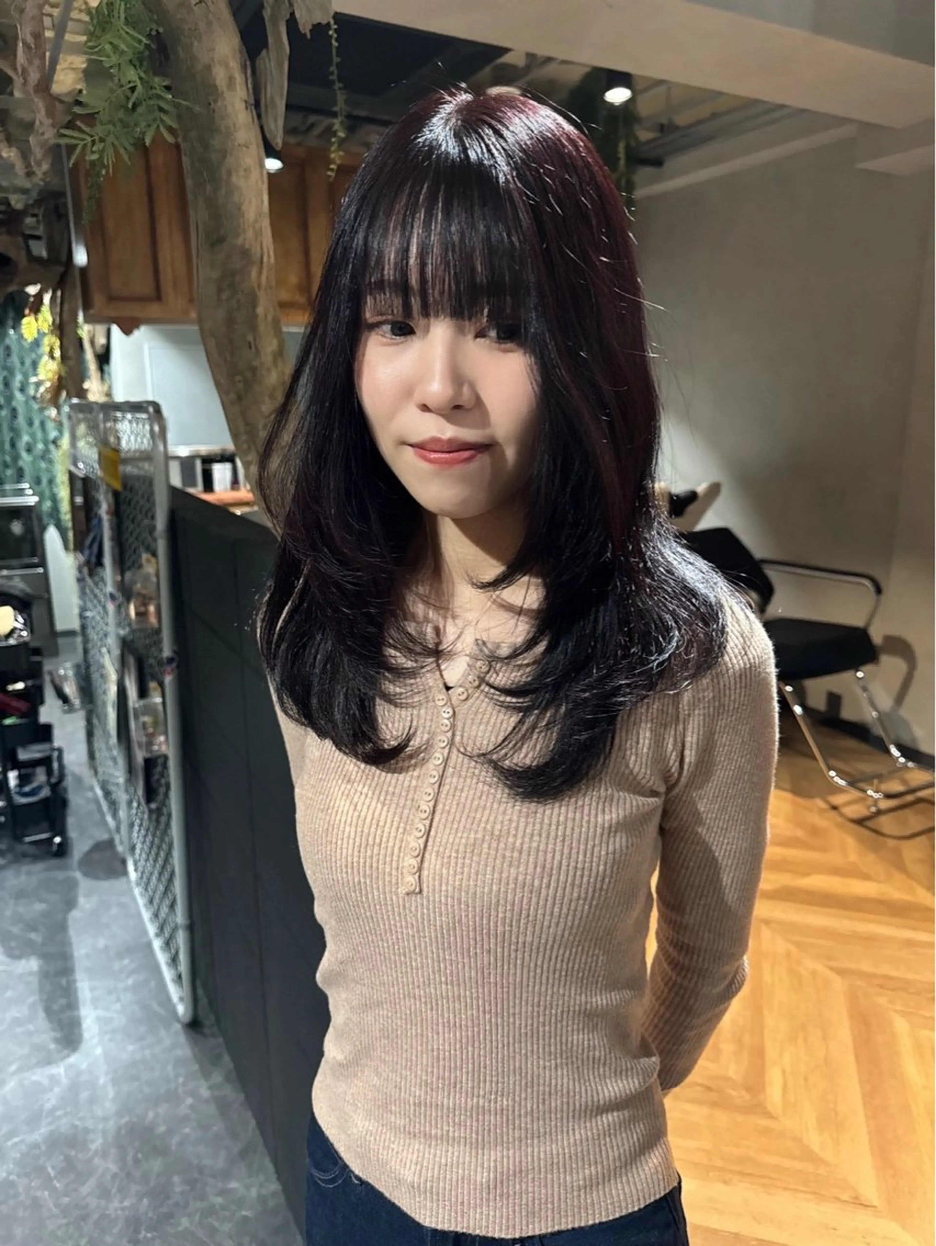 ミディアム カラー アディクシーカラー ベージュカラー ブリーチ ケアブリーチ 透明感カラー カット ヘアカラー トリートメント ravens デザインカラーのヘアスタイル