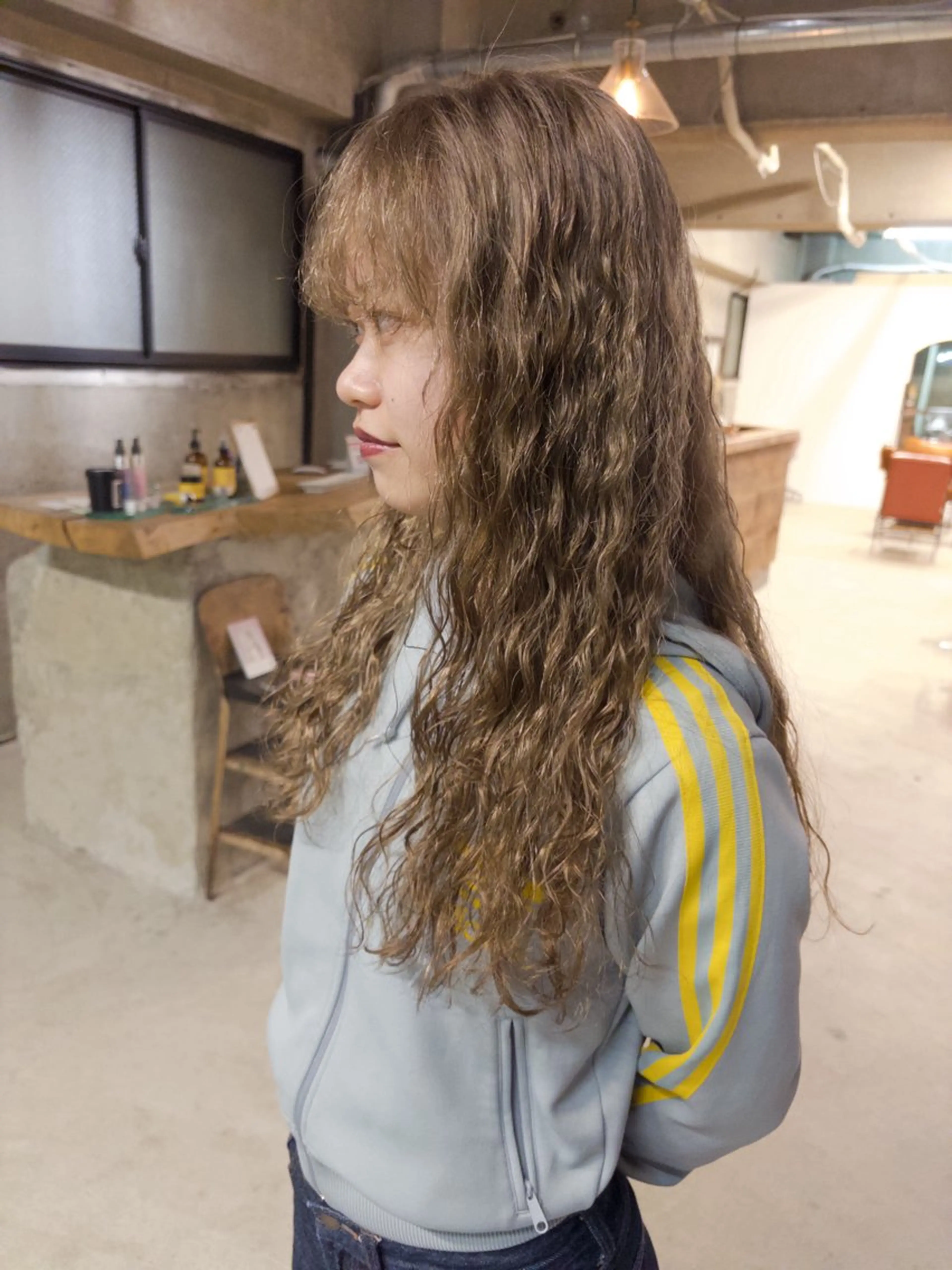 ロング カラー パーマ KVELL ユナのヘアスタイル