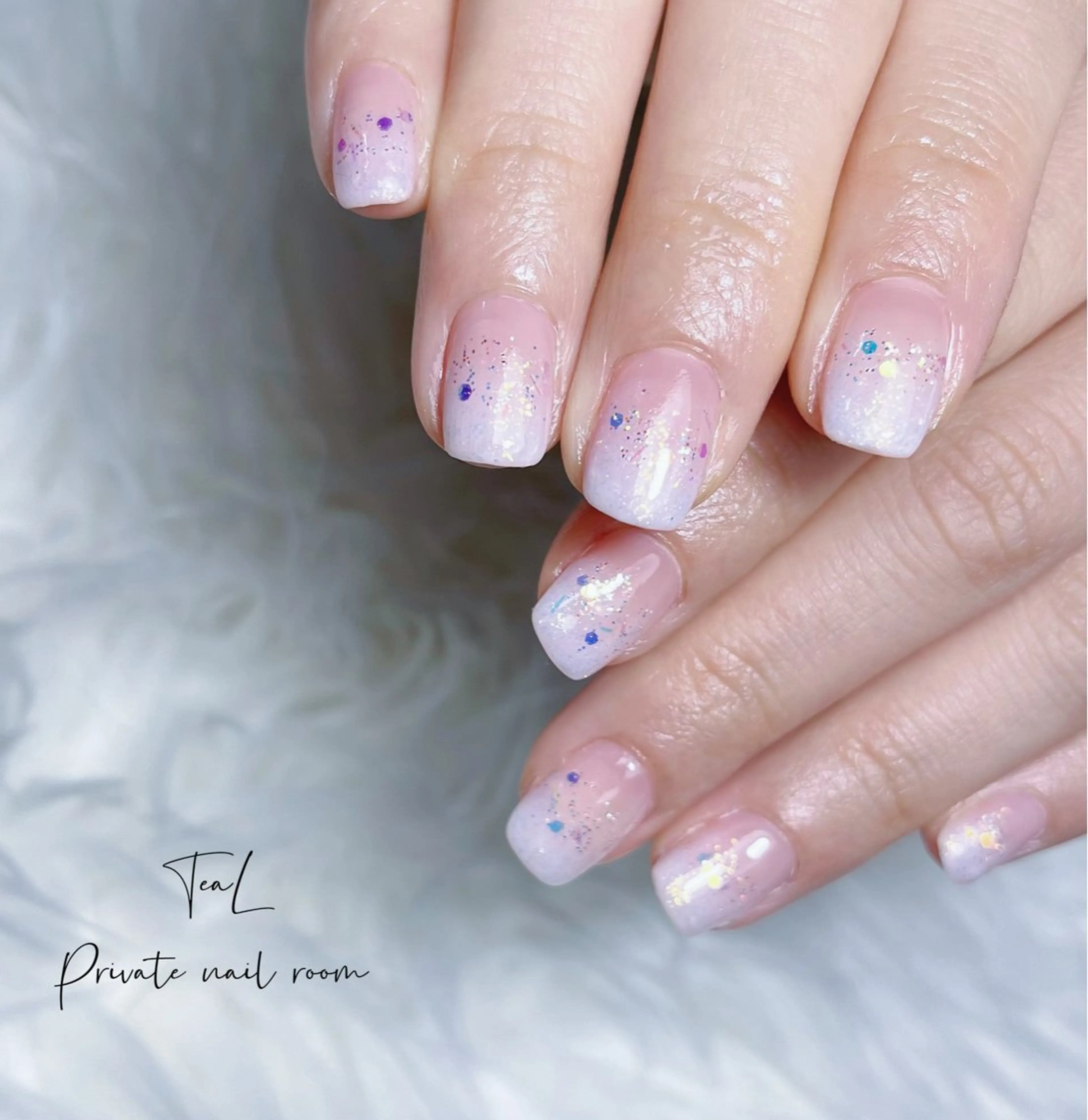 ネイル グラデーション シンプルネイル ワンホンネイル ホワイト TeaL nailのネイルデザイン