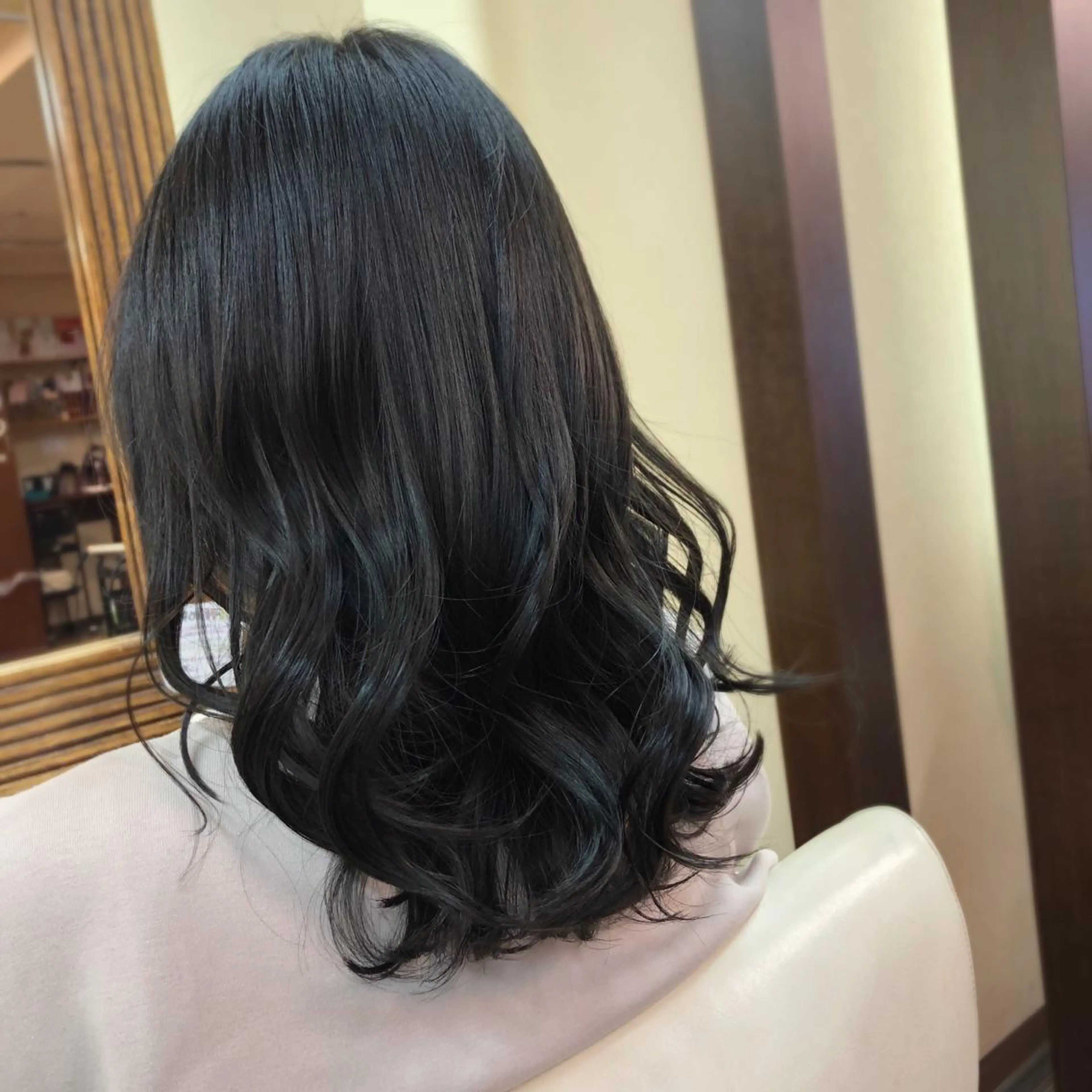 ミディアム カラー ヘアカラー トリートメント 山崎 絵莉香のヘアスタイル