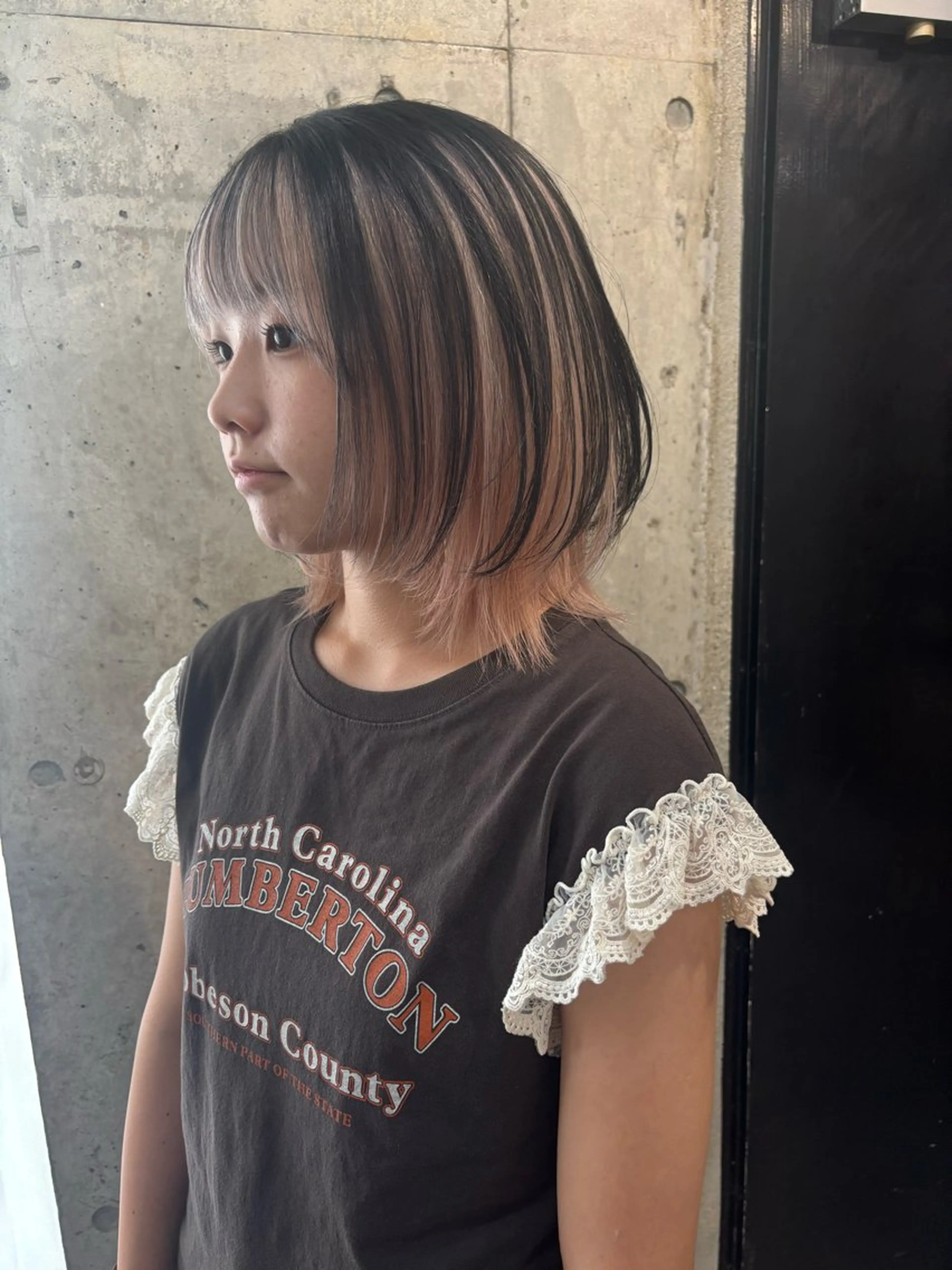 ミディアム カラー ベージュカラー ミルクティーベージュ ヘアカラー SHOTO ハイトー ン/ブロンドカラーのヘアスタイル