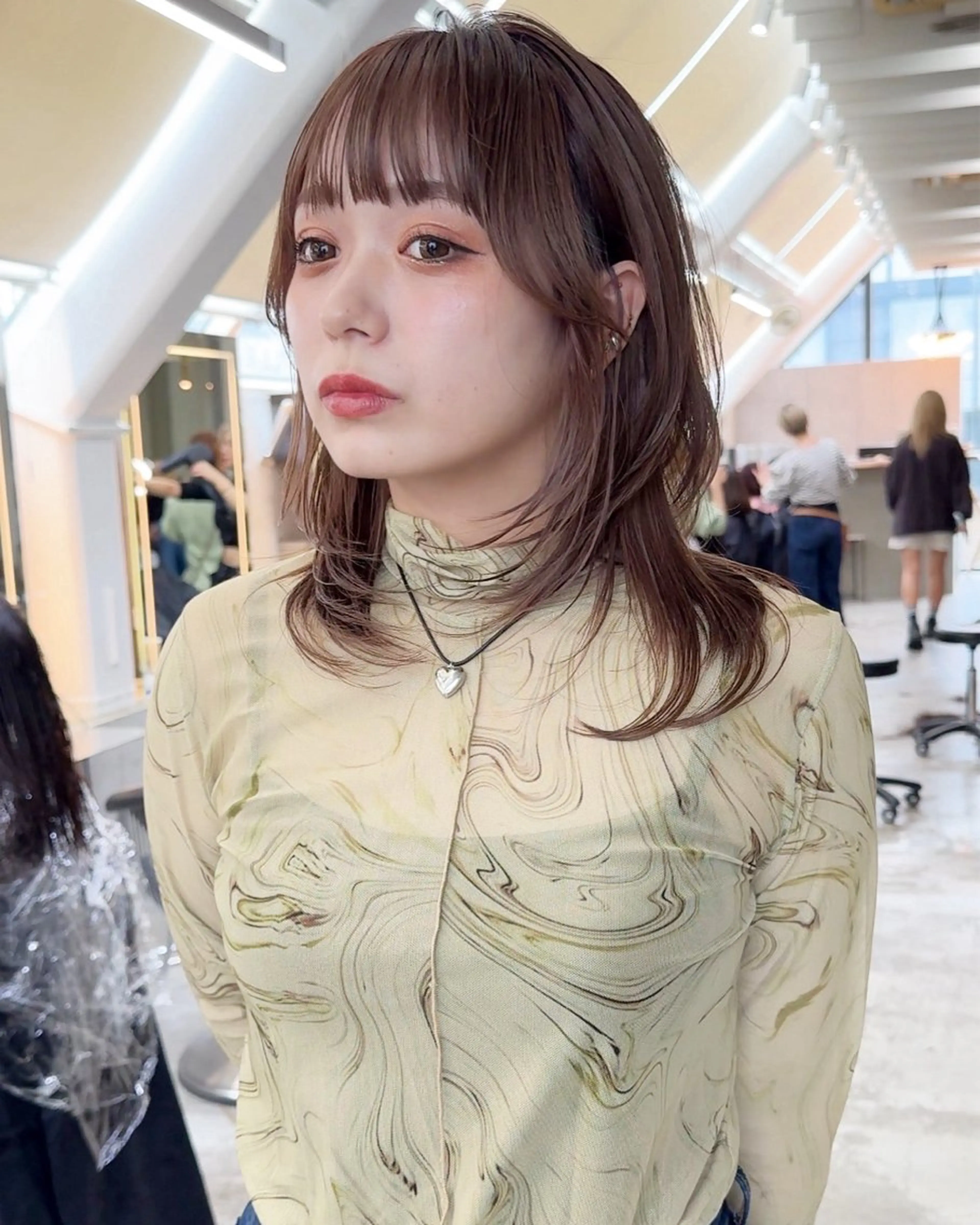 ミディアム カット トリートメント ヘアセット 透明感ヘアカラー chiharuのヘアスタイル