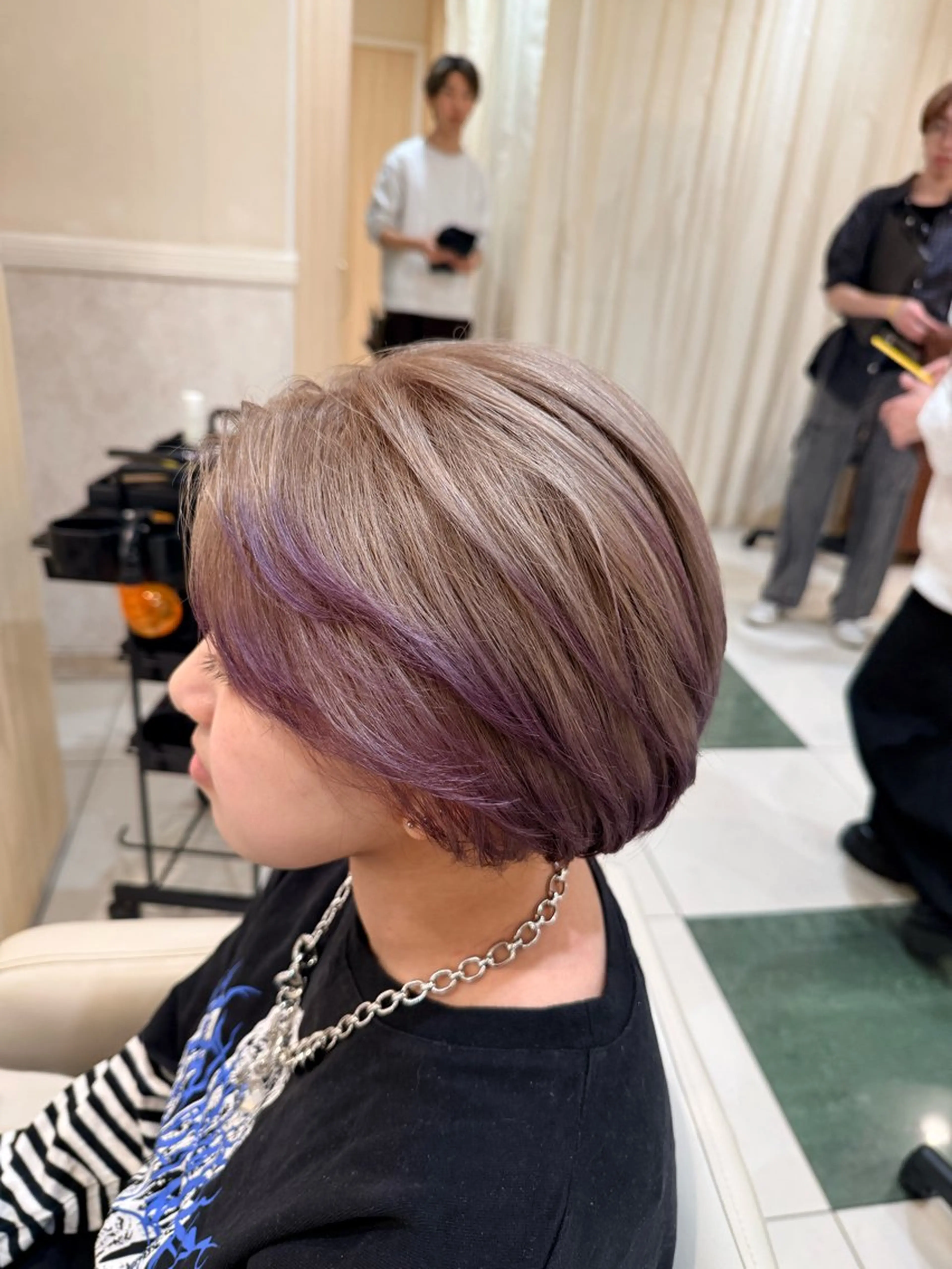 ショート カラー 中村/韓国風レイヤー 縮毛矯正、ハイライトのヘアスタイル