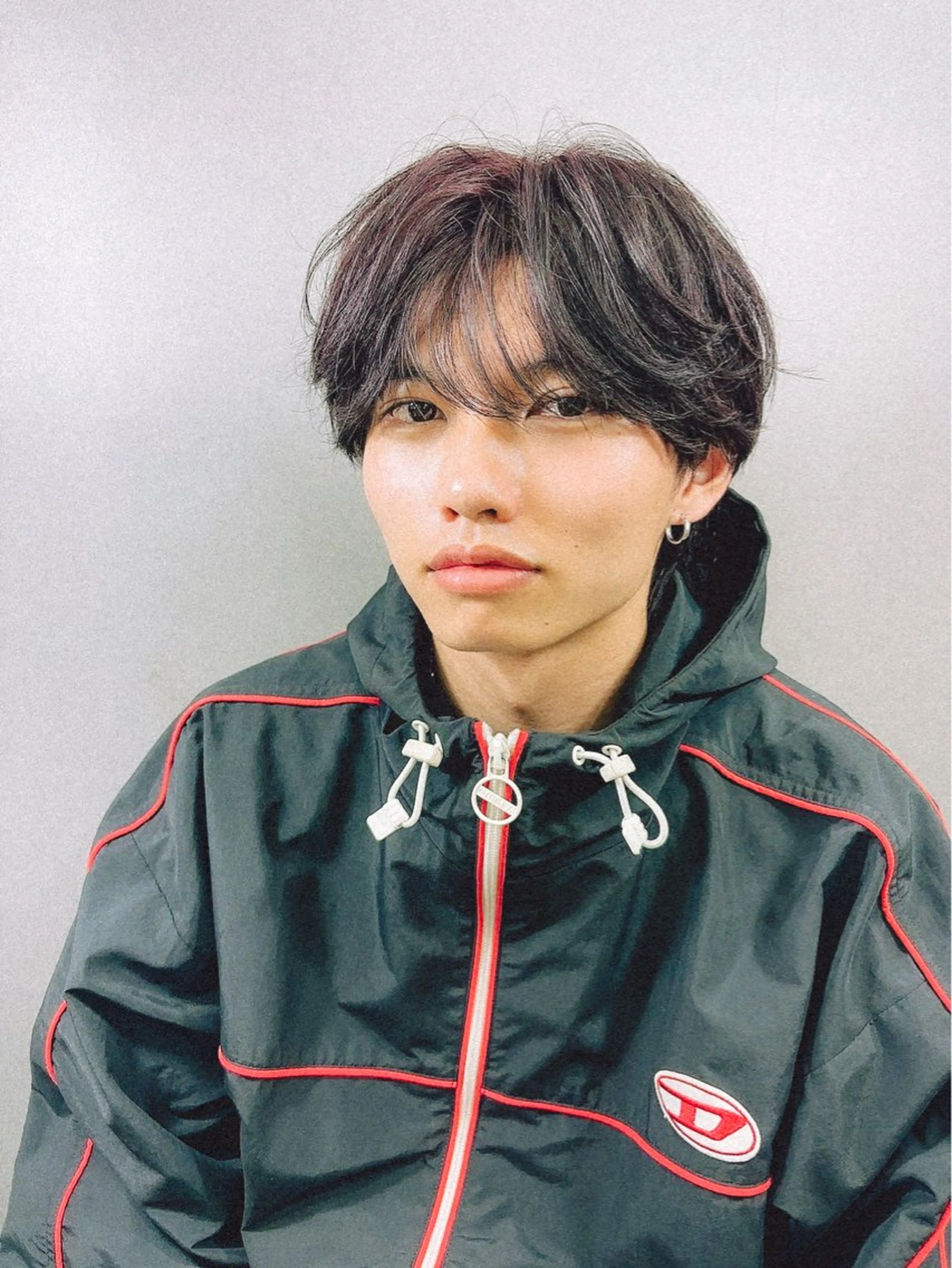 ミディアム パーマ メンズ ミディアムパーマ メンズパーマ ニュアンスパーマ カット パーマ 飛田 優のヘアスタイル