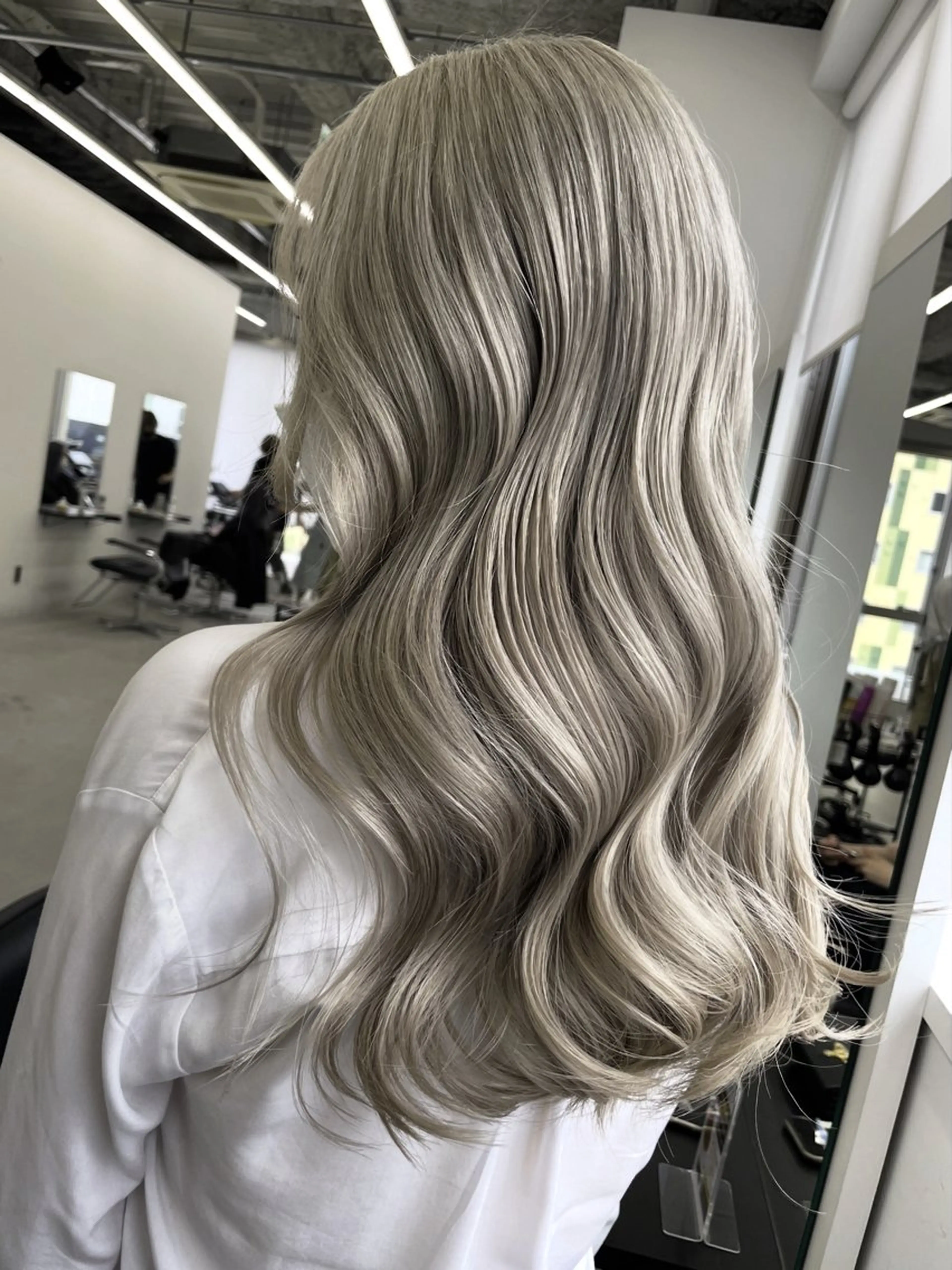 カラー ブリーチ グラデーションカラー ハイライトカラー ヘアカラー 田中 莉香のヘアスタイル