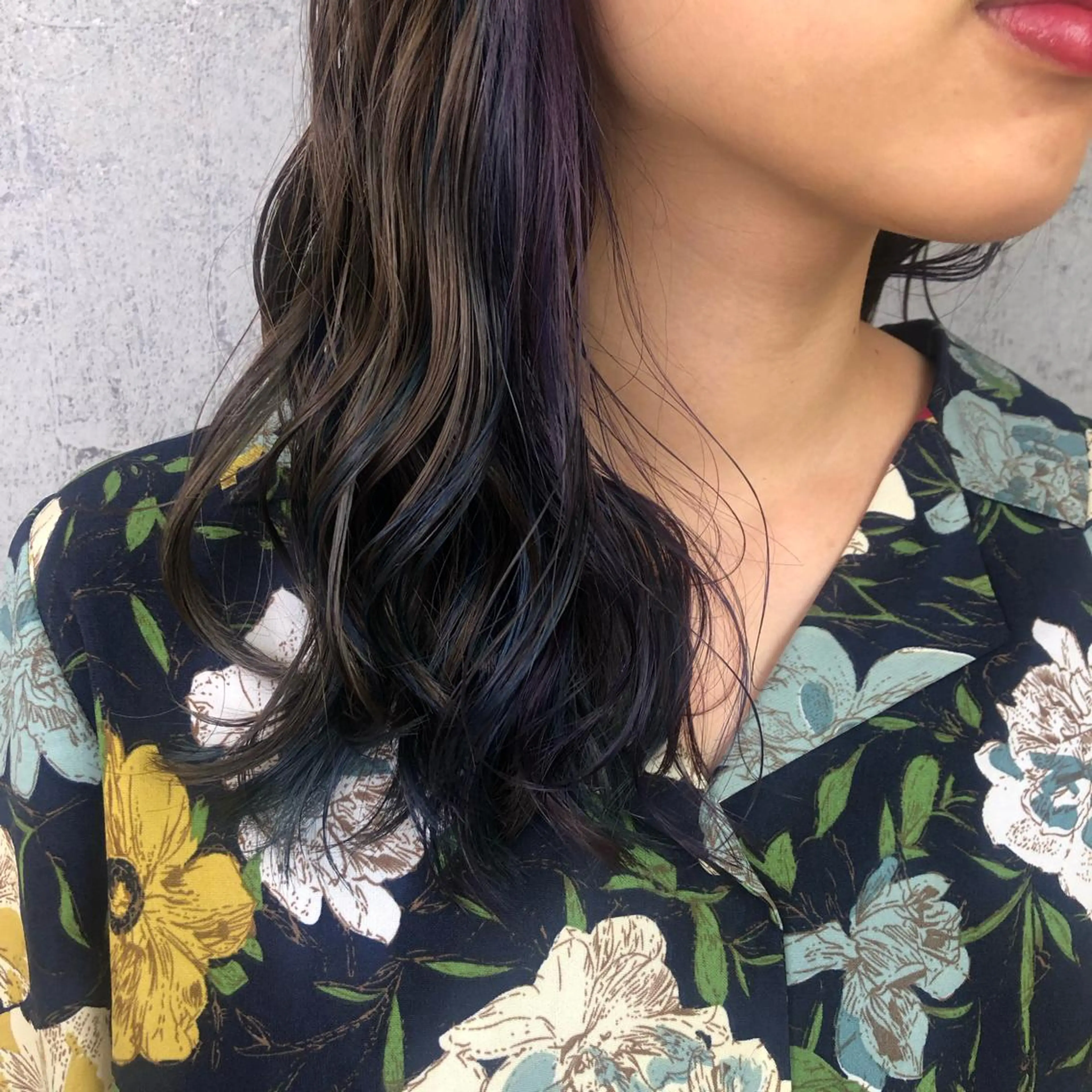 ロング カラー ブルーカラー イルミナカラー インナーカラー パープルカラー 小顔レイヤー/ ベージュ🤍Rieのヘアスタイル