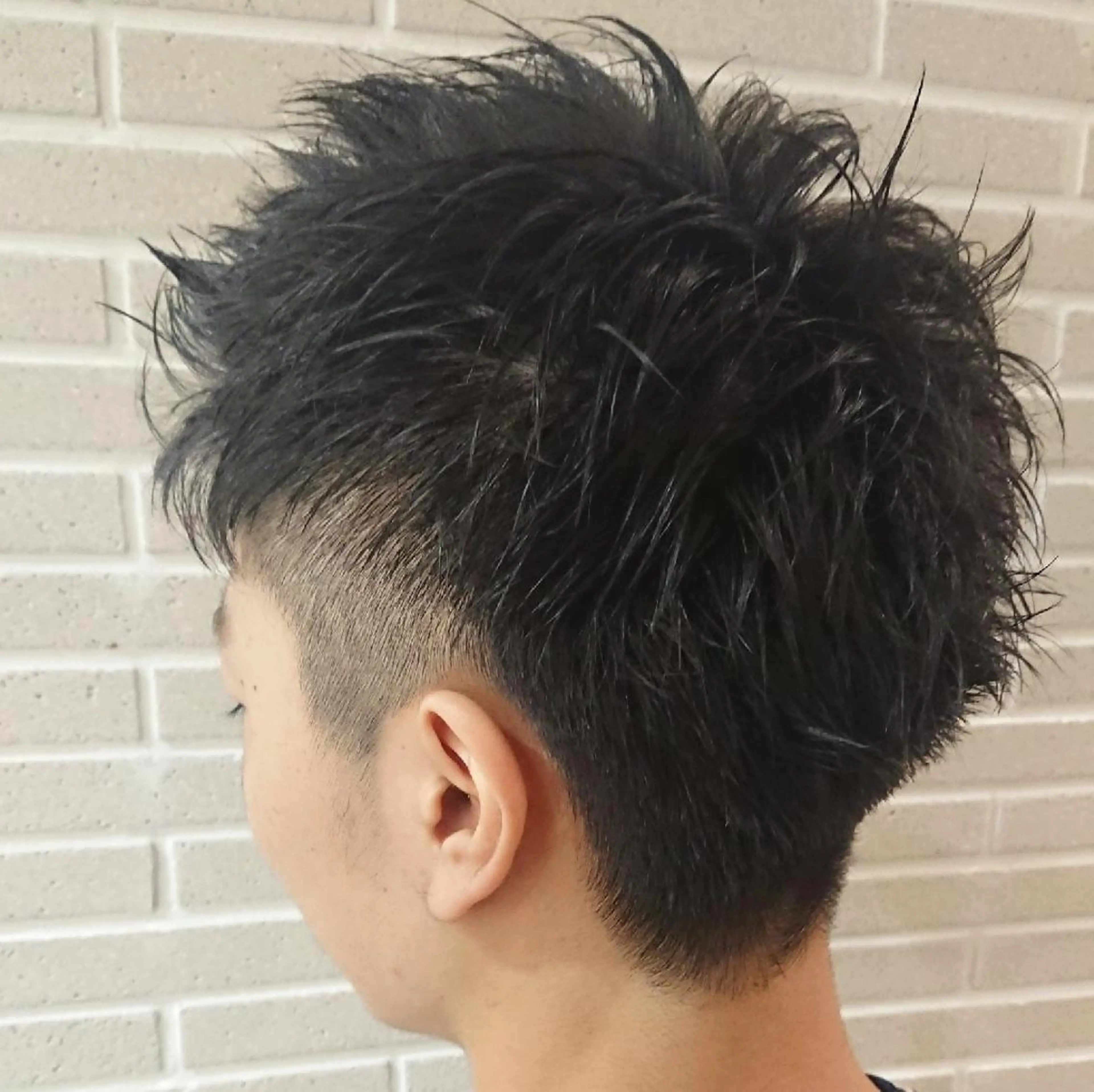 メンズ カラー パーマ ヘアアレンジ アップバング メンズブリーチ マッシュ メンズパーマ ブリーチ ブリーチ/ヘアケア/ 艶髪/イギチハルのヘアスタイル