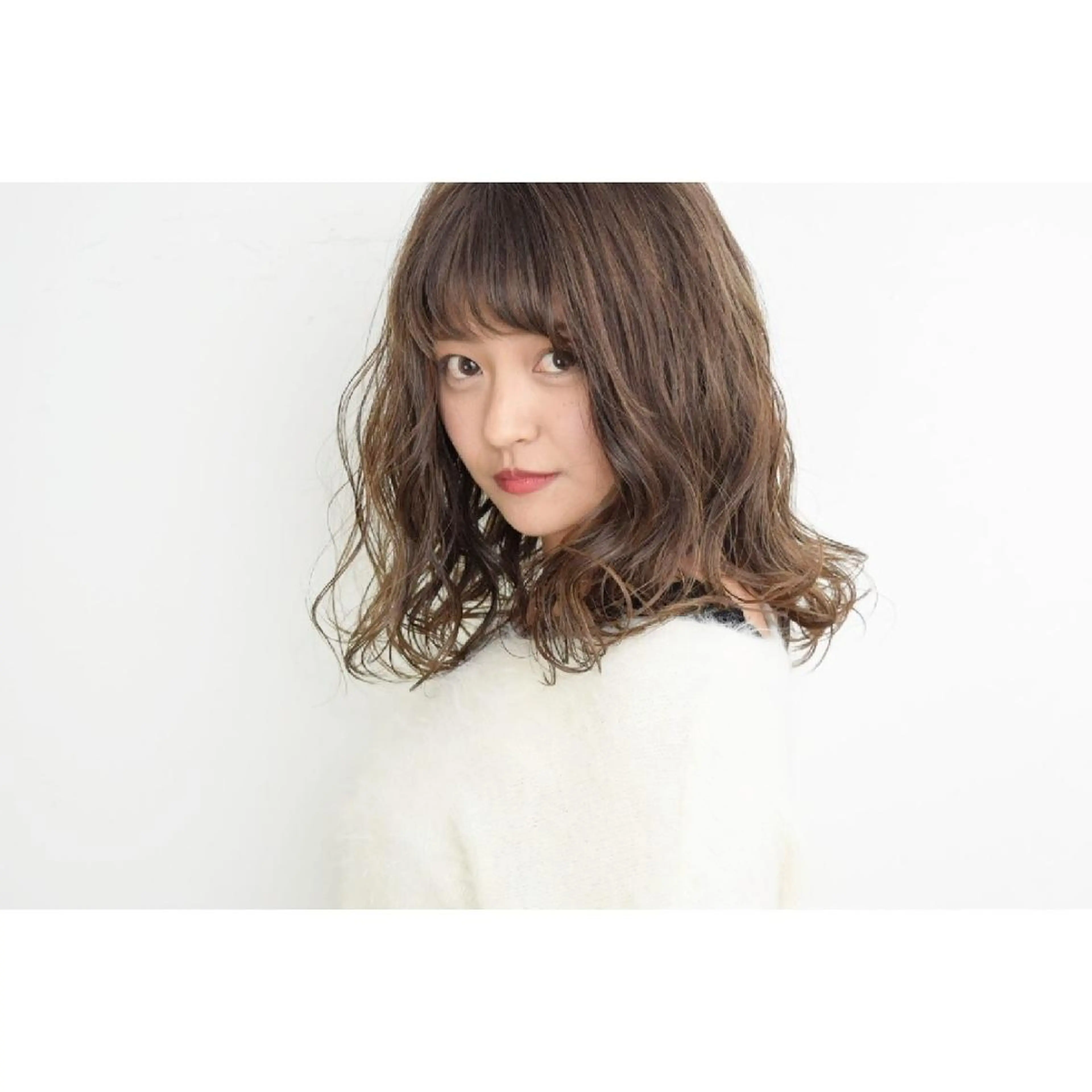 セミロング パーマ カラー みなみ ゆうすけのヘアスタイル