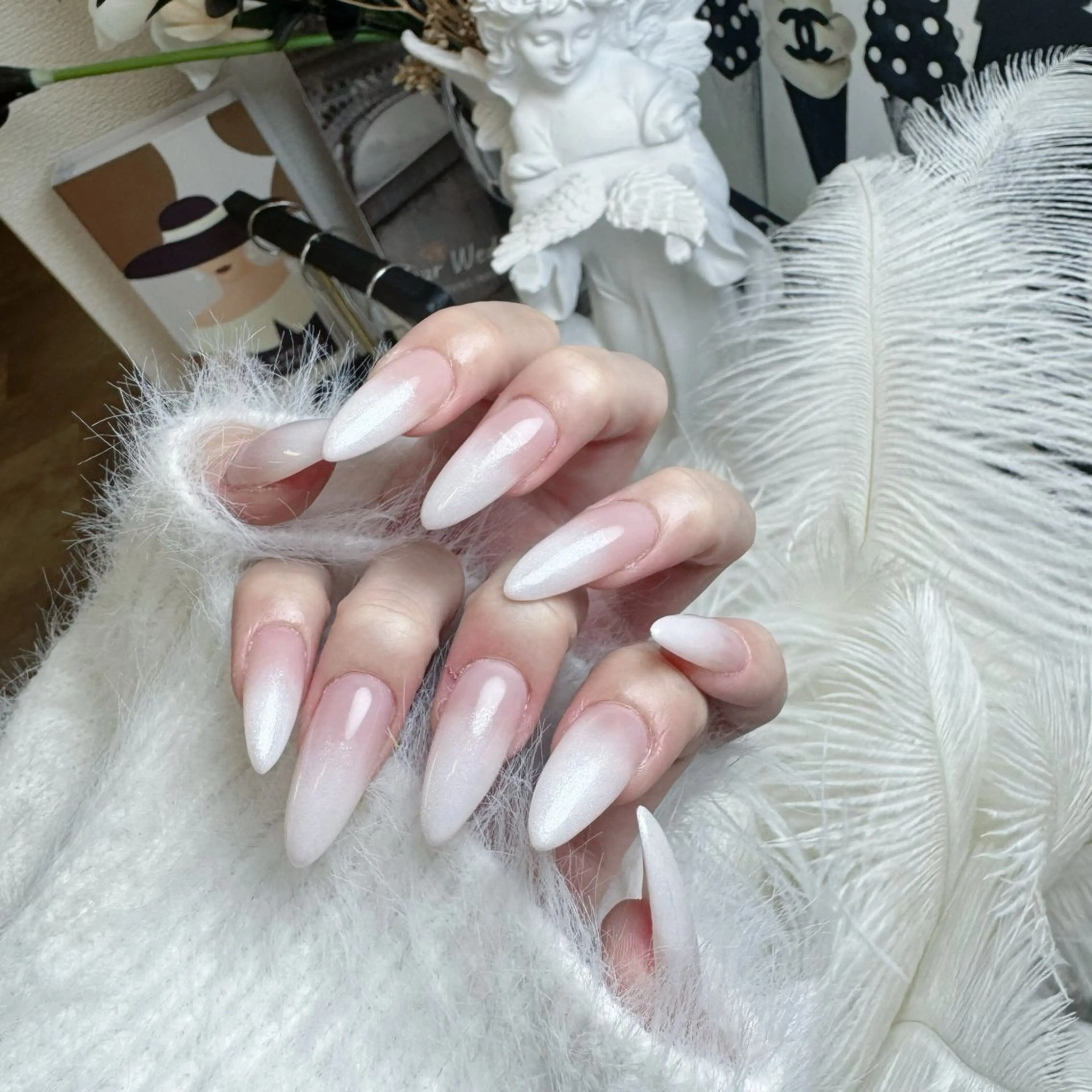 ネイル チークネイル クリアネイル ガーリー グラデーション キラキラネイル ハンドネイル NailPrincess所属・princess スカルプ専門店のネイルデザイン