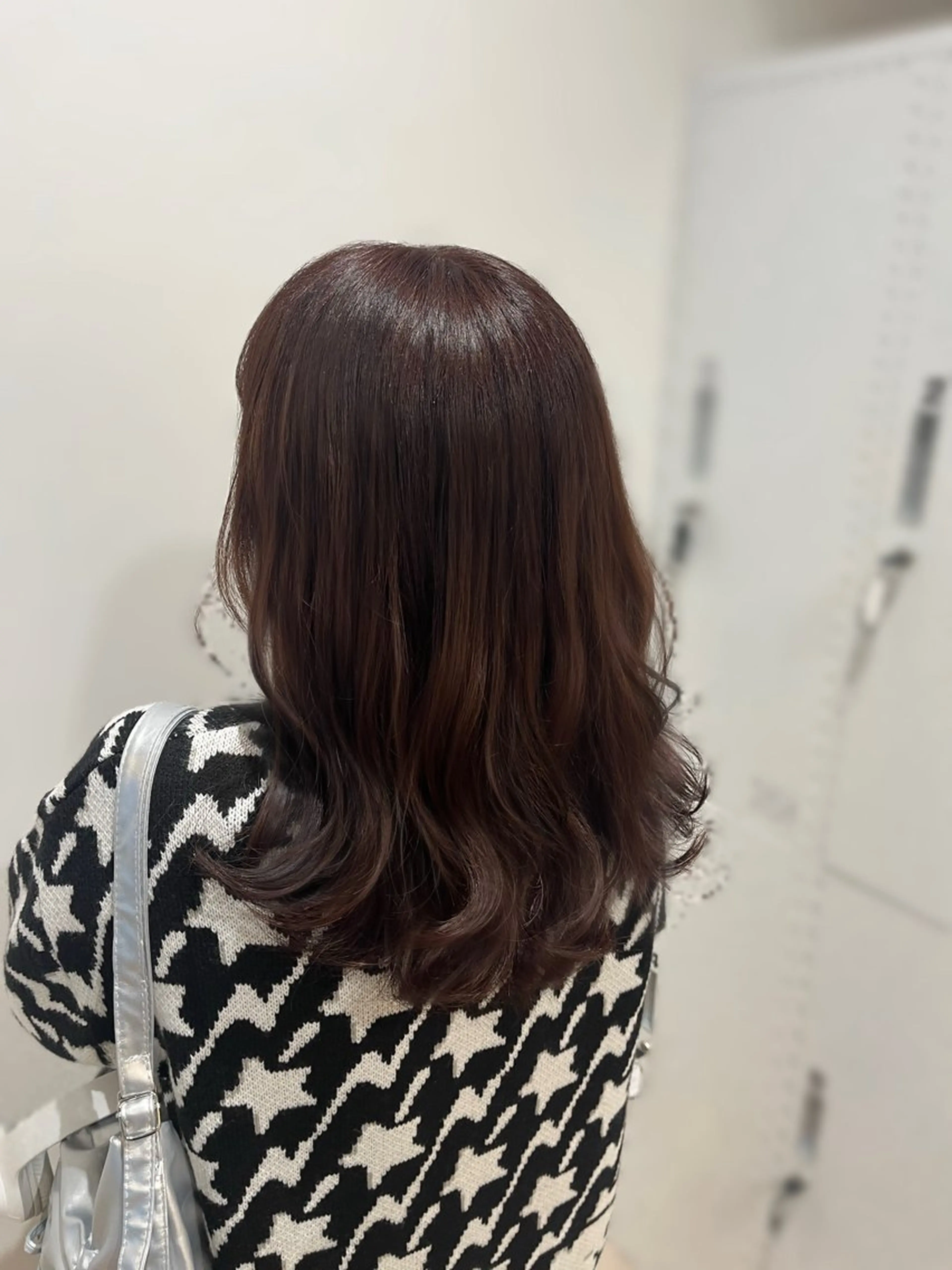 セミロング カラー ナカジユイ 〈完全個室〉のヘアスタイル