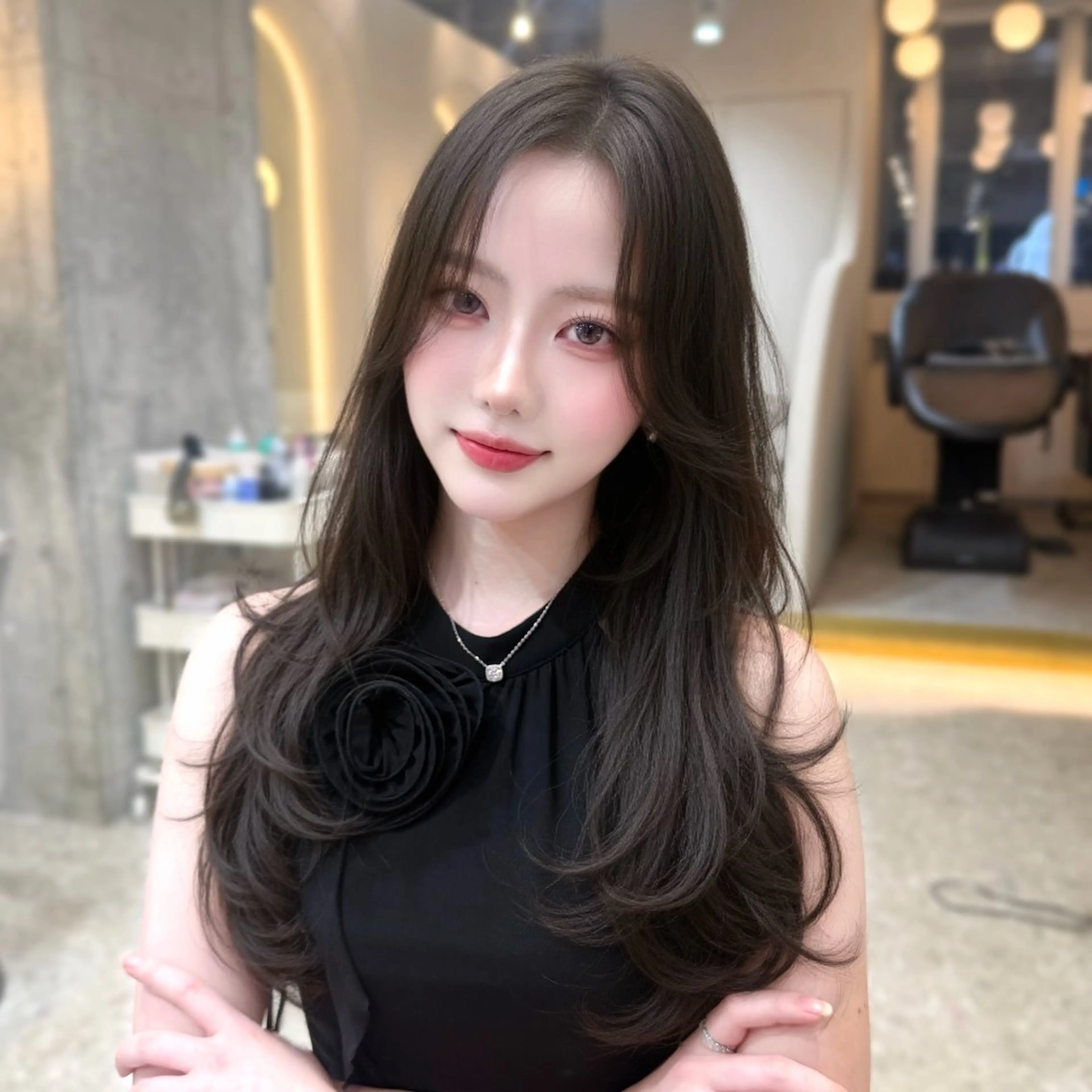 セミロング カラー ダークグレー ダークグレージュ グレージュ レイヤーカット 新宿/韓国レイヤー 髪質改善カラー/角所のヘアスタイル