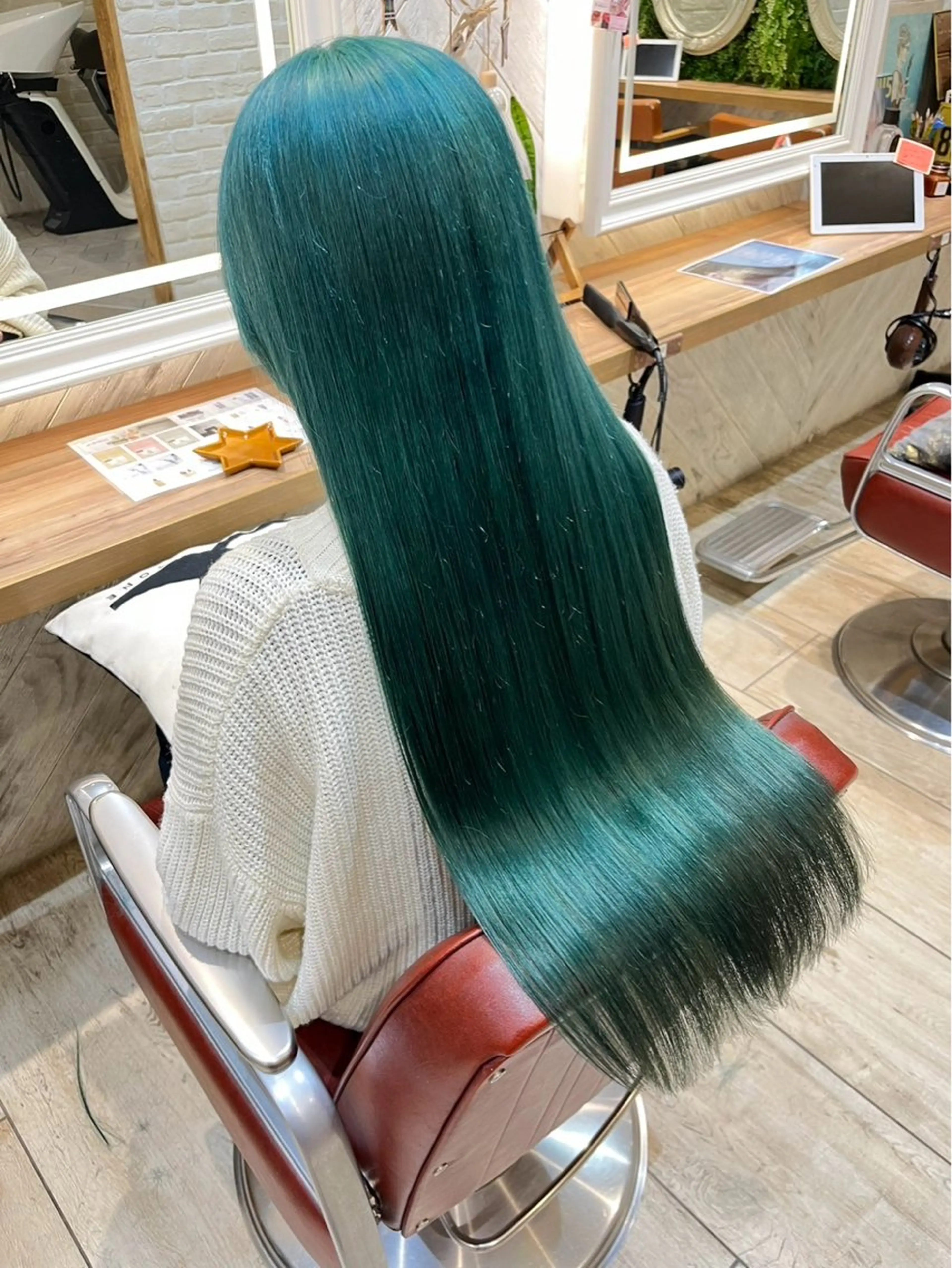 カラー 🎨ハイトーン レイヤーカットやまとのヘアスタイル