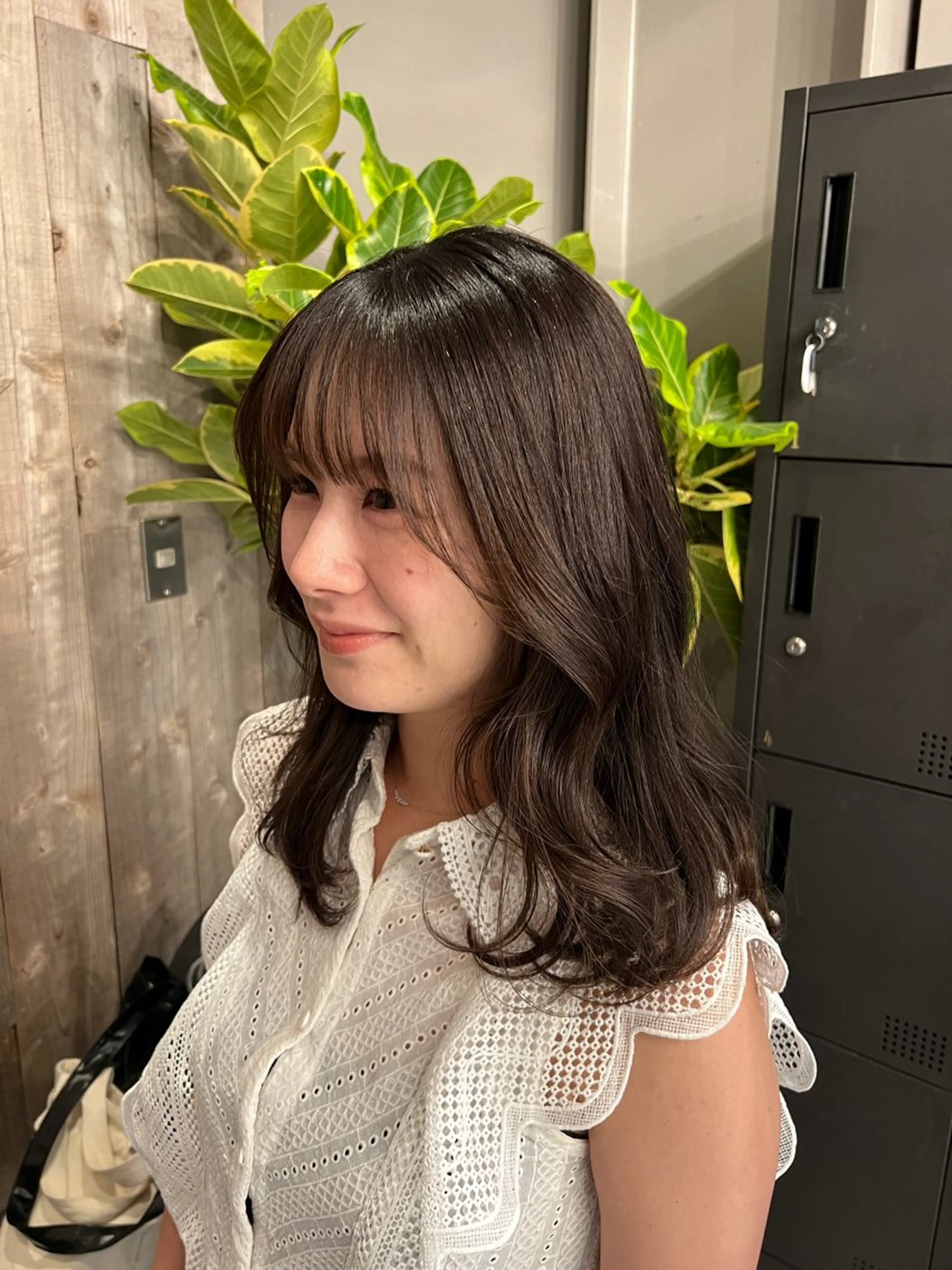 ミディアム カラー グレージュ 顔まわりレイヤー 顔周りカット レイヤーカット beleefric 🩵チセのヘアスタイル