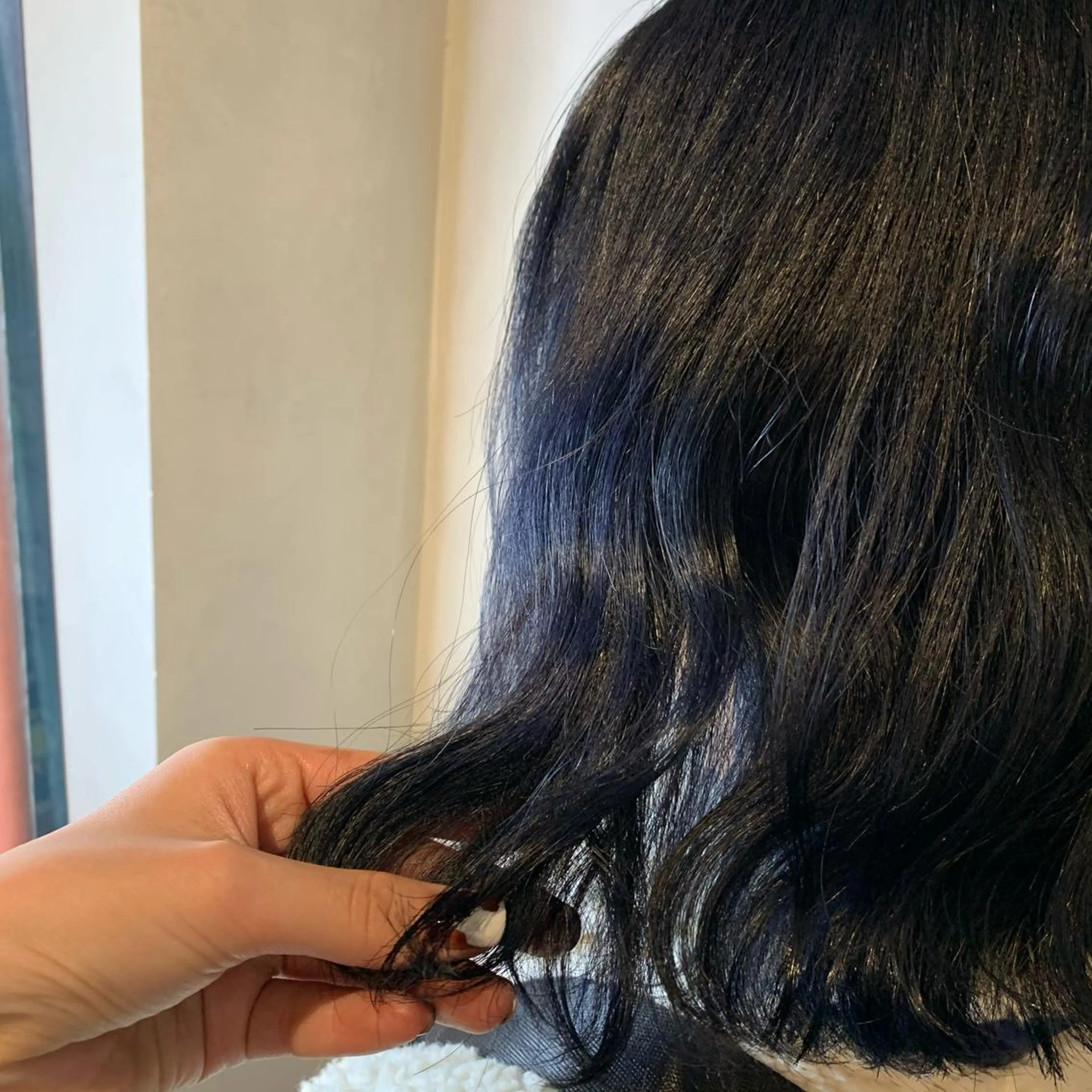 ショート カラー 黒髪 ブルーカラー ブルーブラック ヘアカラー 美髪・シールエクステ ホソタニリョウコのヘアスタイル