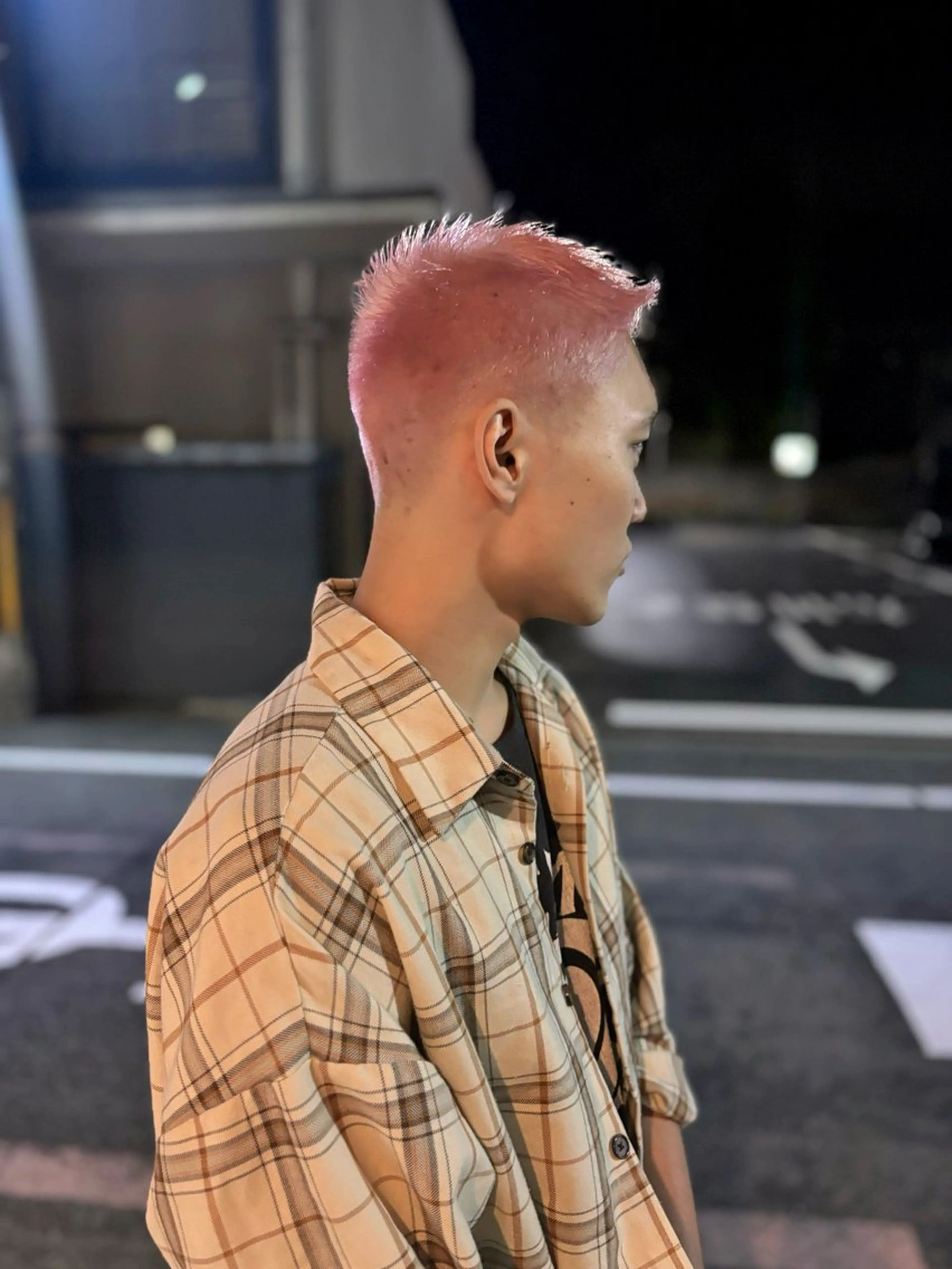 カラー メンズ メンズブリーチ メンズベリーショート ブリーチ ピンクカラー 縮毛矯正 マツダ レンのヘアスタイル