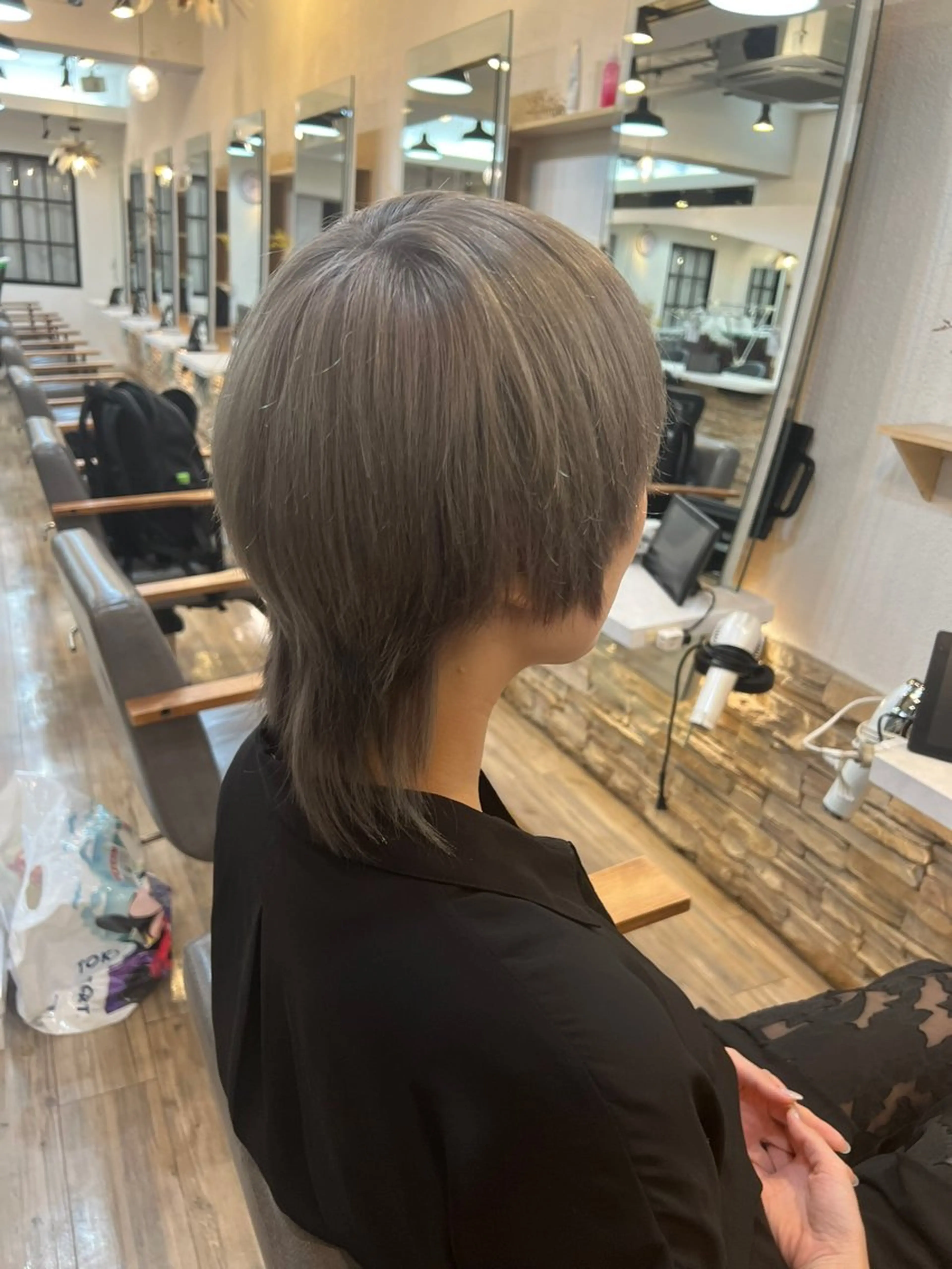 ショート カラー シルバー ウルフカット いぐちしょうた🫧 VISAGEbaskのヘアスタイル