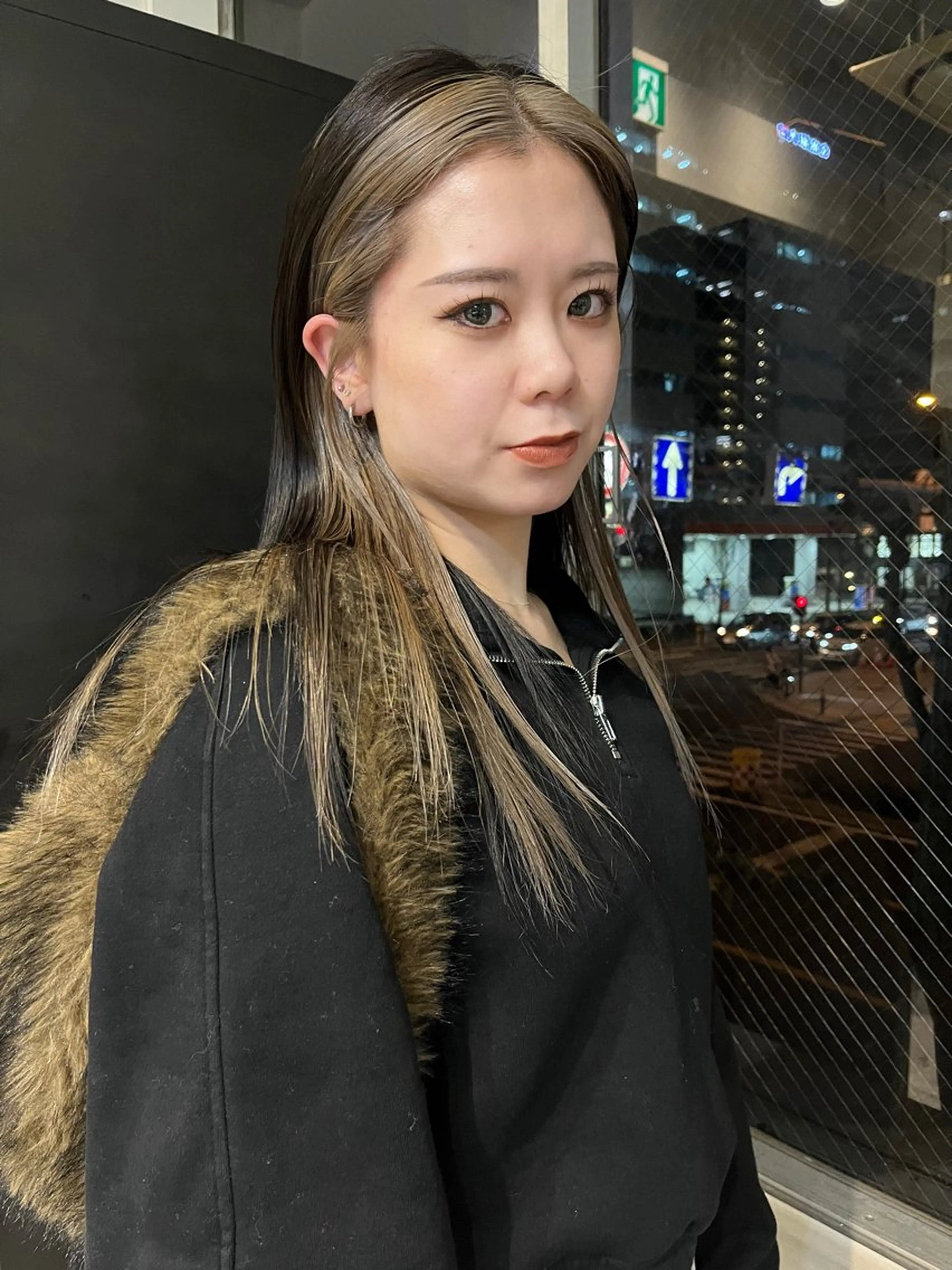 カラー ミストバング  フェイスフレーミング sliver ・siki /YUIのヘアスタイル