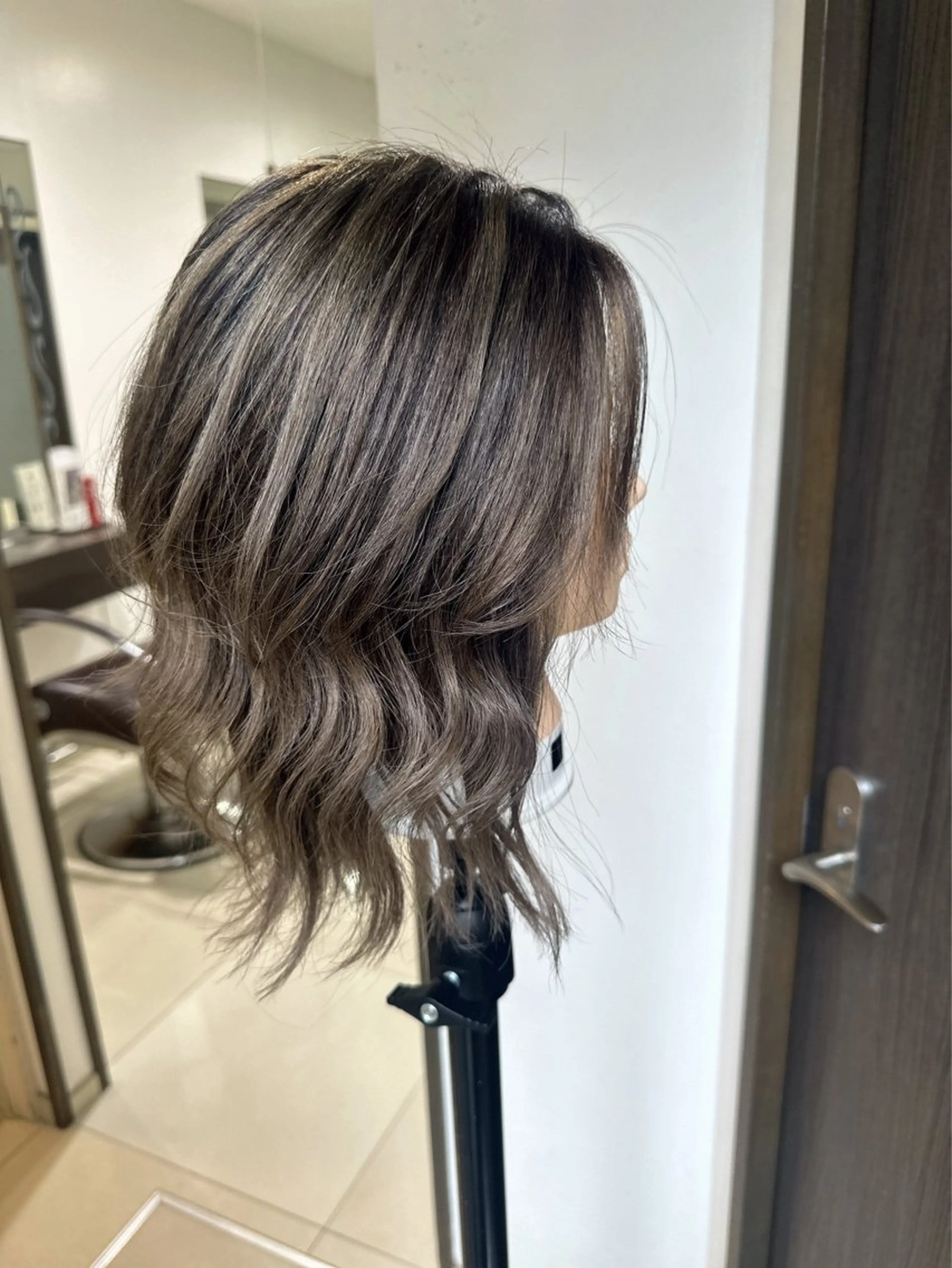 ミディアム レイヤーカット レイヤー 艶々カラーのヘアスタイル