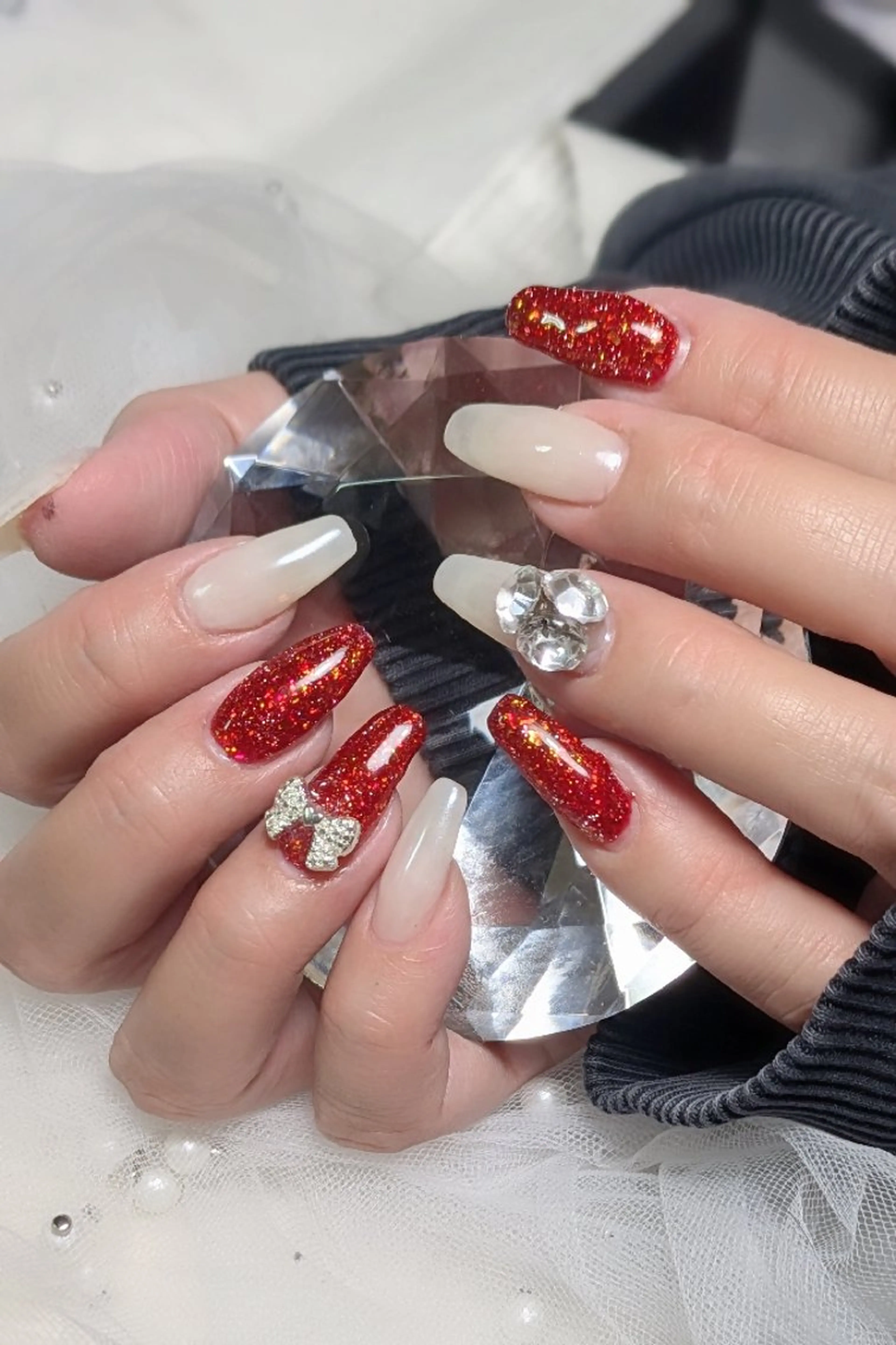 ネイル ストーンネイル 冬ネイル クリスマス ハンドネイル m&pPrivate nailsalonのネイルデザイン