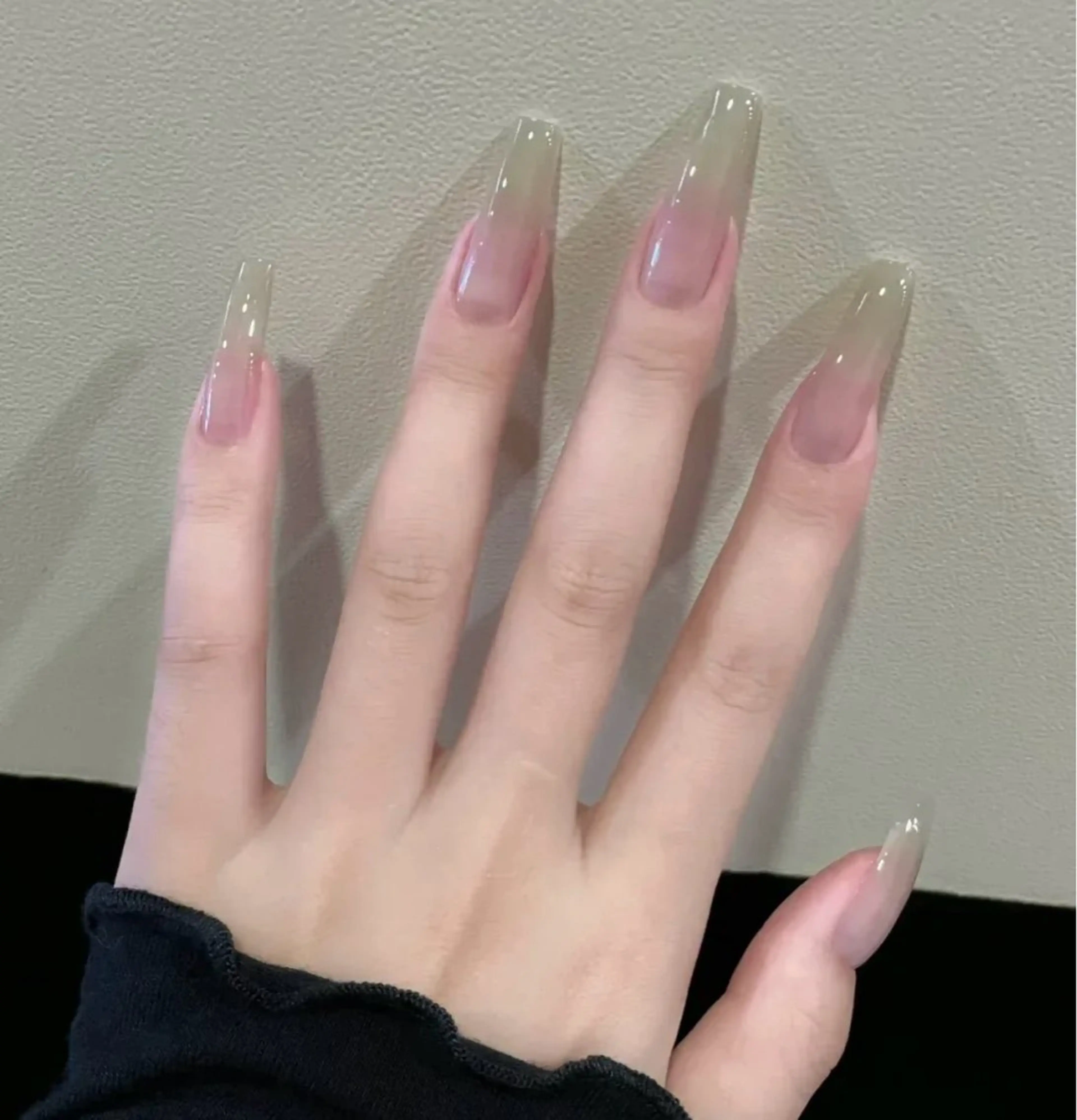 ネイル チークネイル 長さ出し フラワーネイル フレンチネイル ガーリー sun nail池袋 モデル募集のネイルデザイン