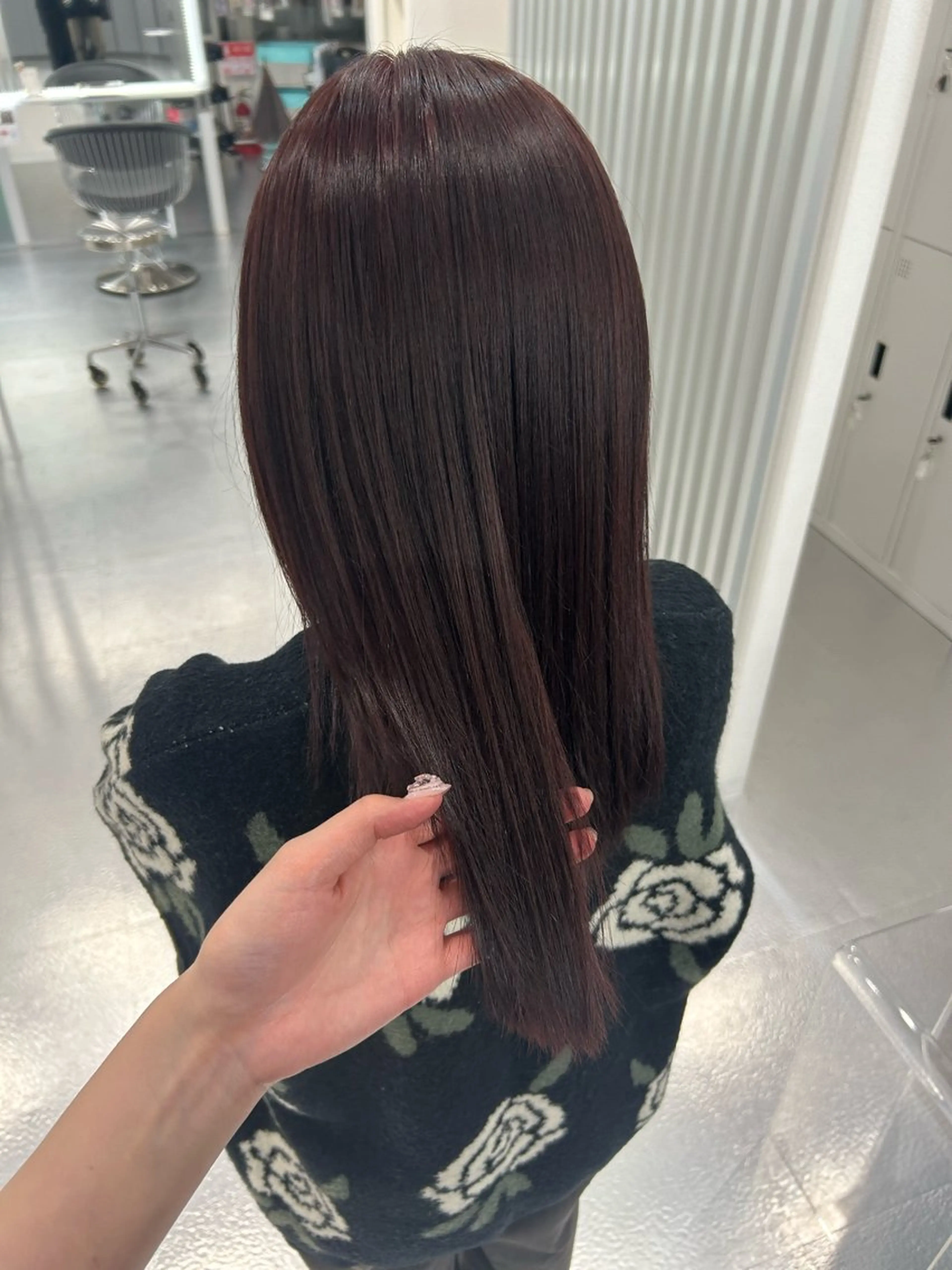 セミロング カラー あやめ🪽 オリーブ/ハイトーンのヘアスタイル