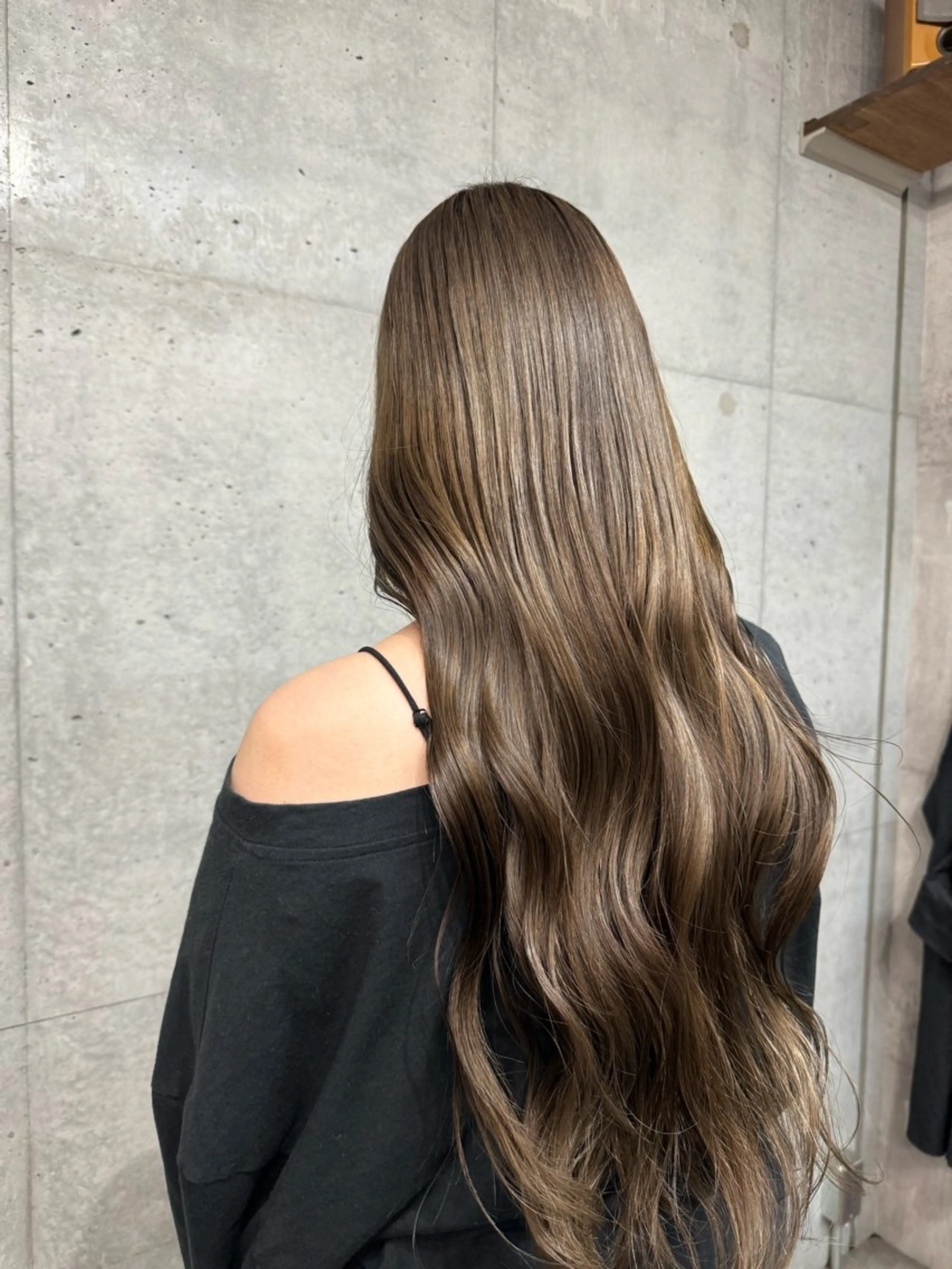 カラー 艶髪/ハイトーン モカのヘアスタイル