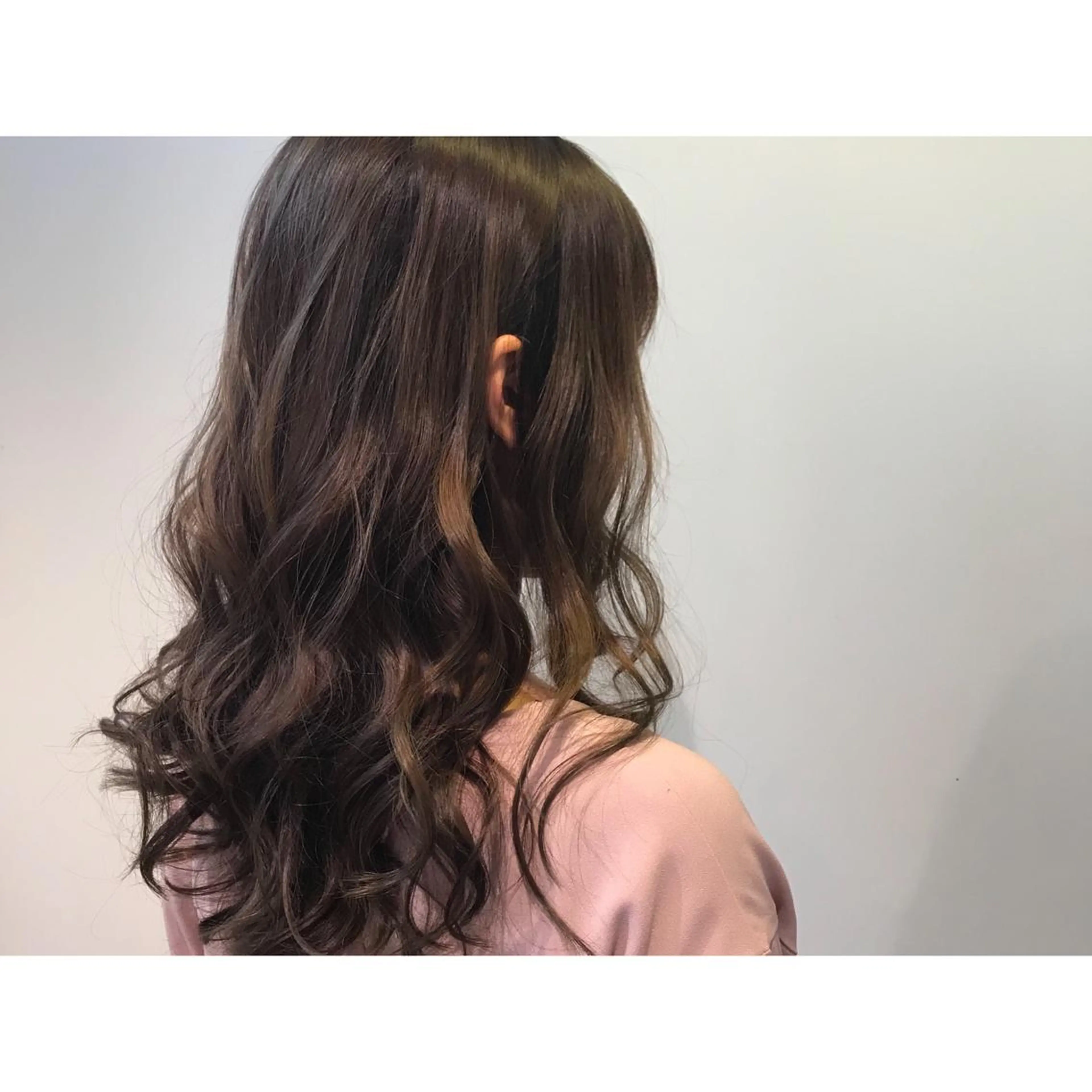 セミロング ROUTE ルートのヘアスタイル