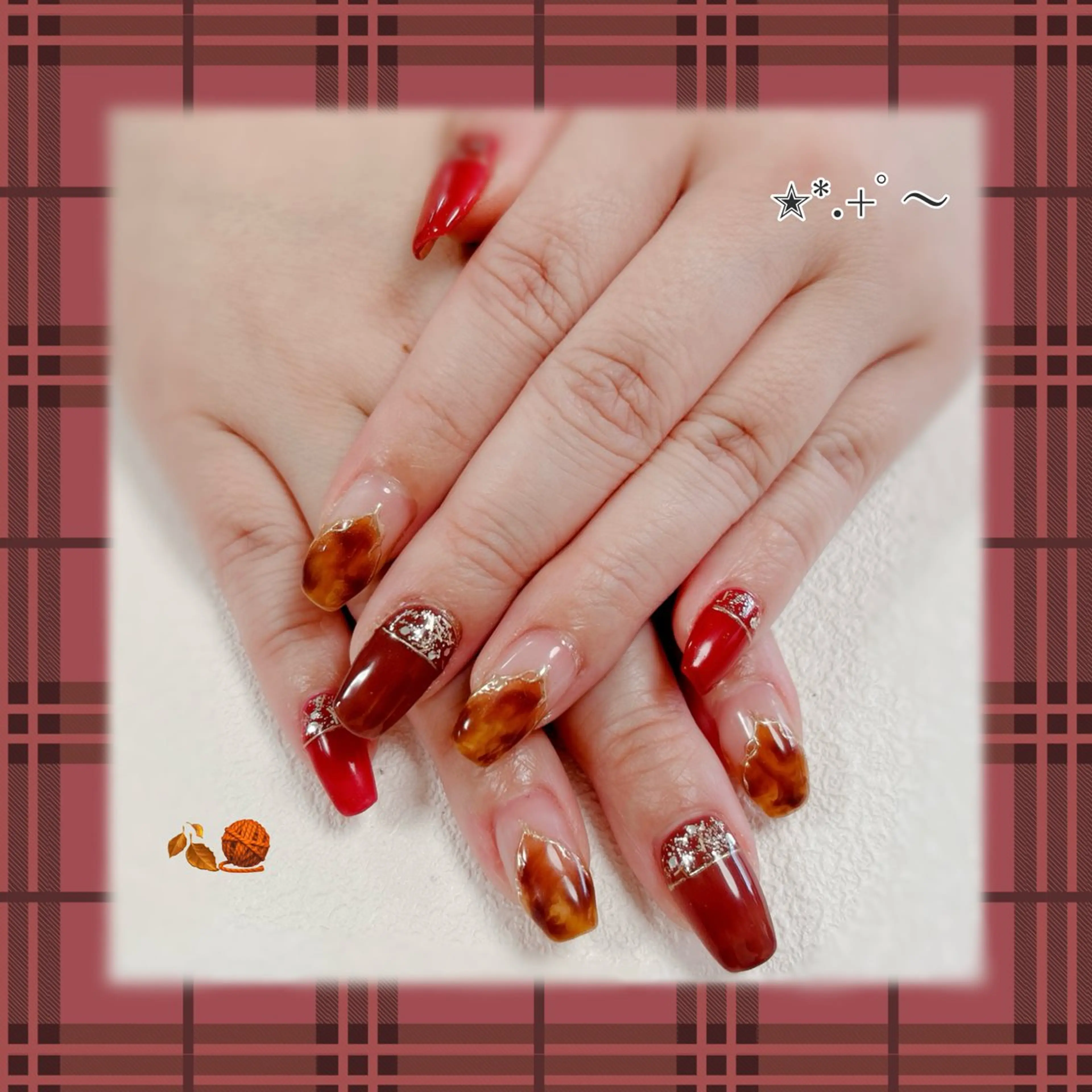 ネイル べっ甲ネイル 赤色 ハンドネイル アネラ もか.⋆𝜗𝜚のネイルデザイン