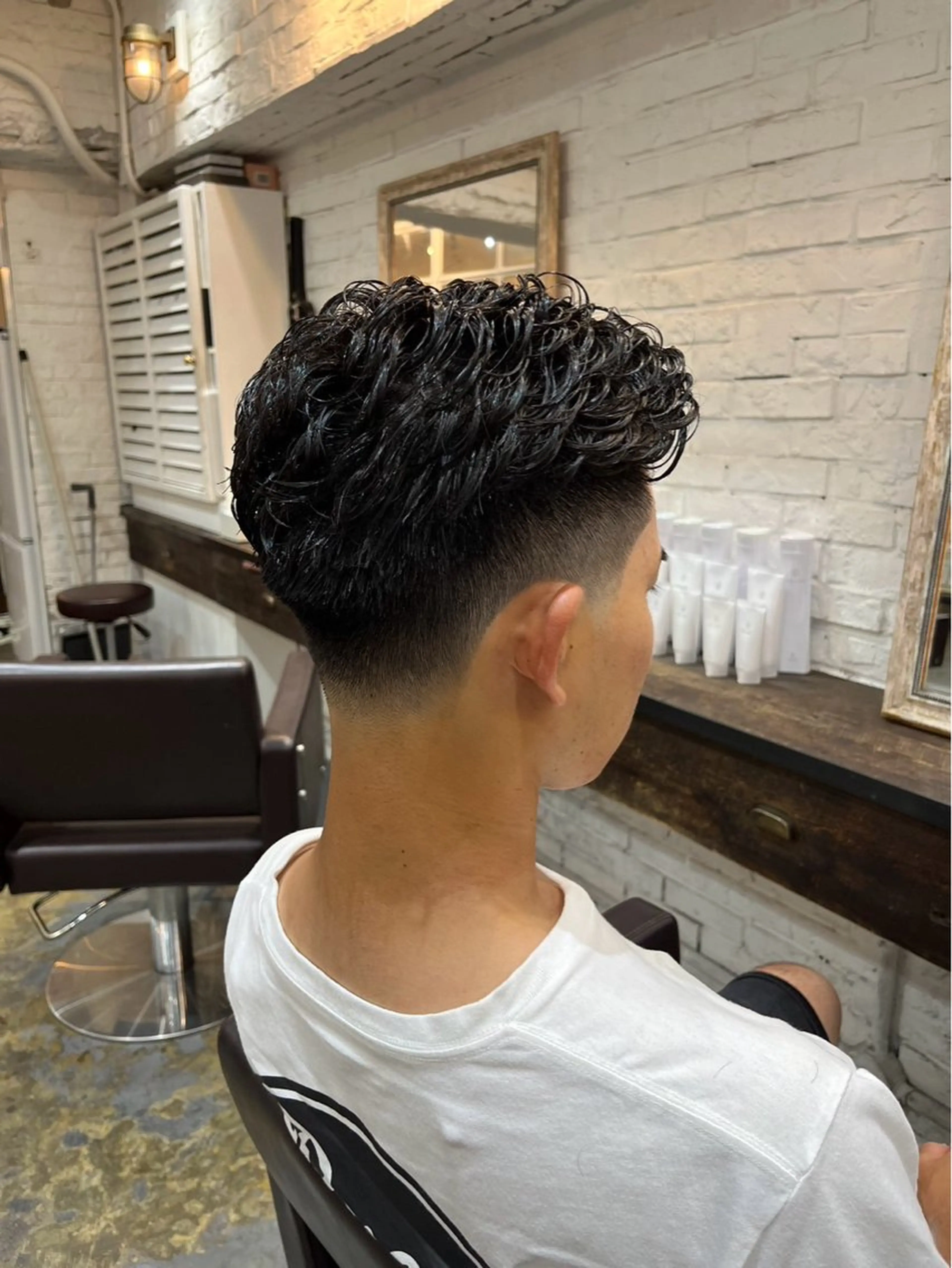 ショート パーマ メンズ センターパート ダウンパーマ フェードカット メンズハイライト メンズパーマ カット パーマ トリートメント 💈メンズ特化💈 TASUKUのヘアスタイル