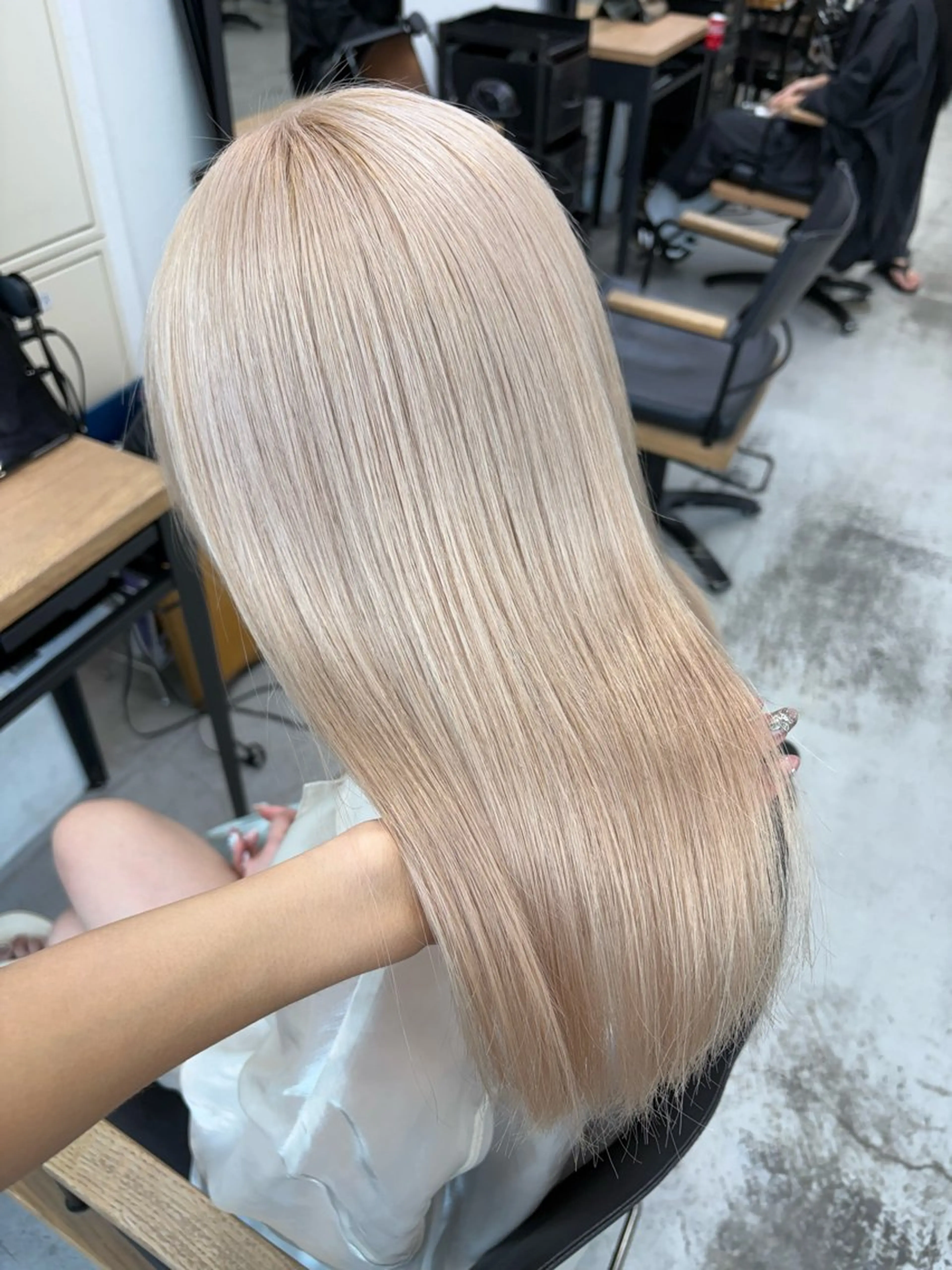 ロング カラー メンズ ブロンド ホワイトブロンド カット ヘアカラー トリートメント 🧸艶々韓国ヘア 🧁mizunaのヘアスタイル