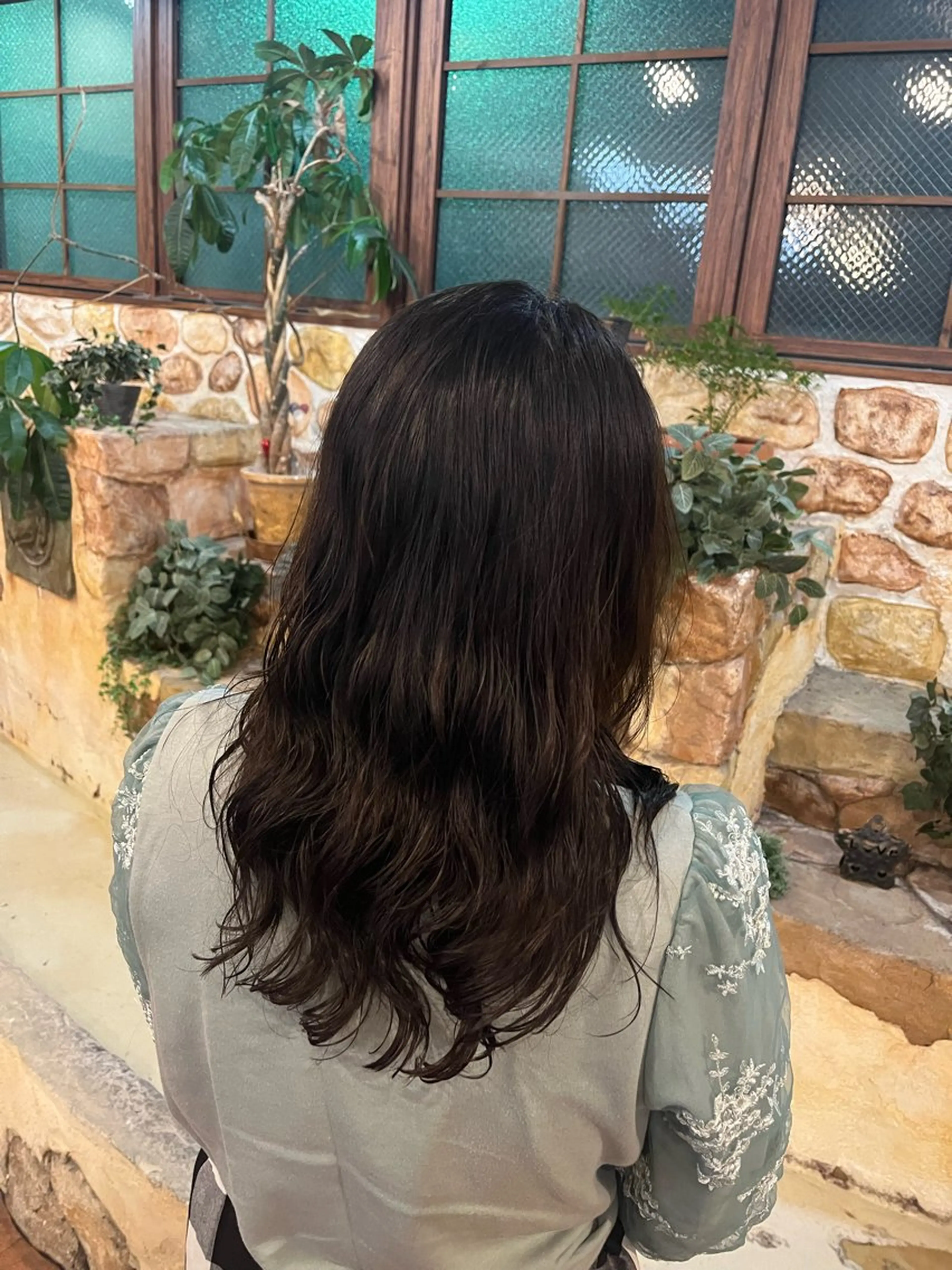 ロング カラー グレージュ オリーブグレージュ オリーブグレー 吉村 初菜のヘアスタイル