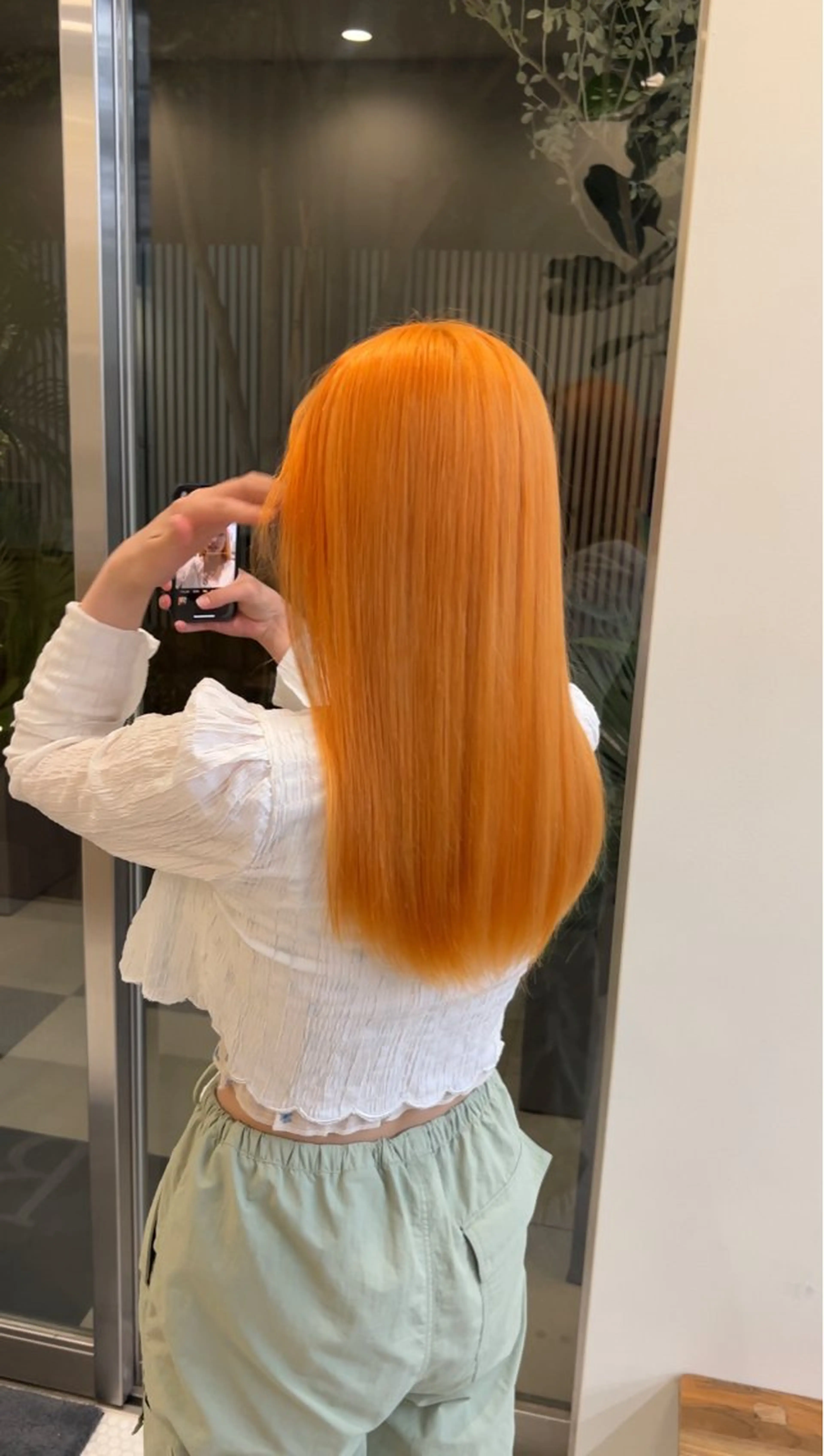 ロング カラー ブリーチ ハイトーンカラー オレンジ カット ヘアカラー トリートメント 抜きっぱなしブロンド /ハイトーン/カナタのヘアスタイル