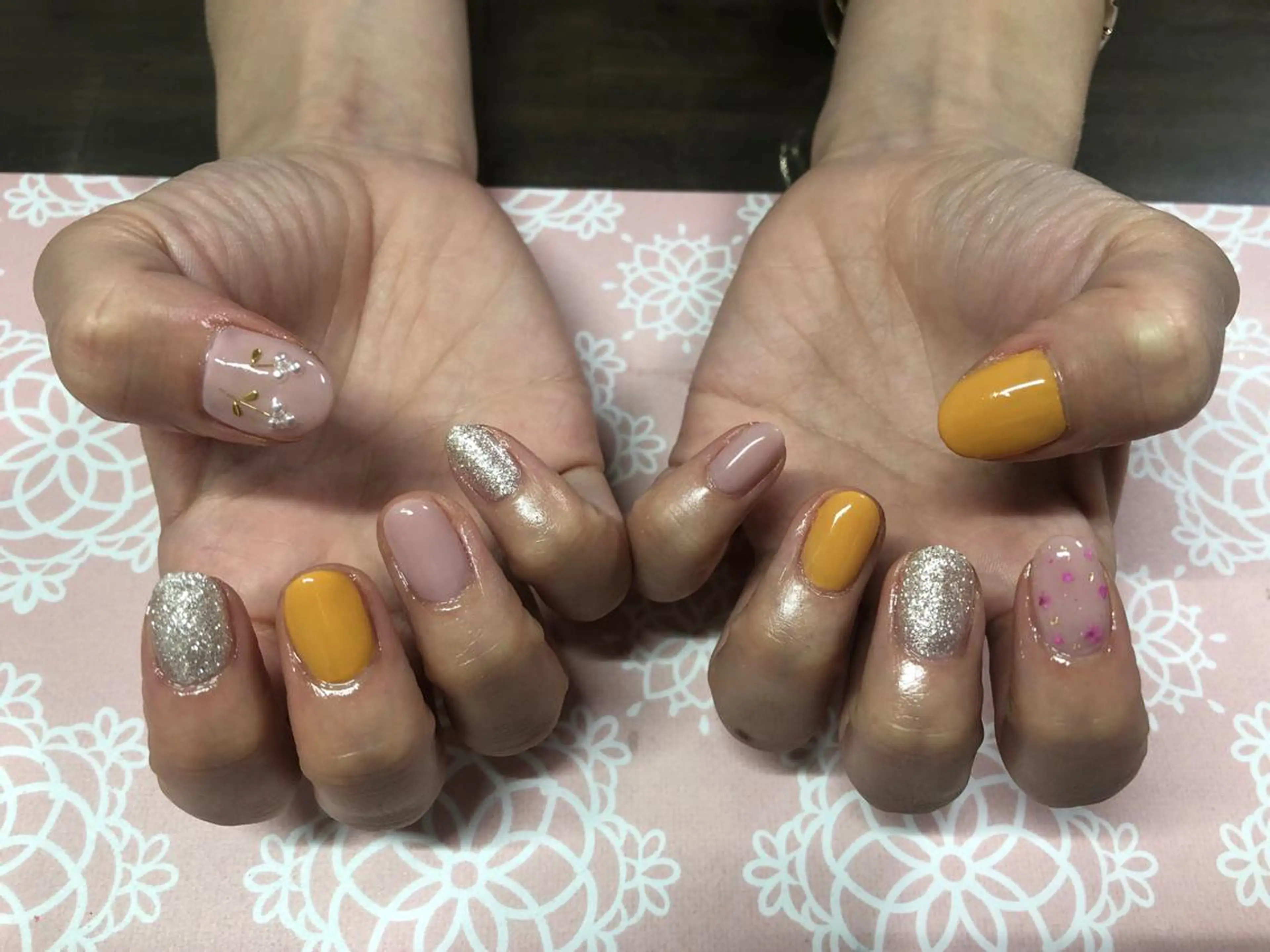 ネイル ハンドネイル 西岡 杏のネイルデザイン