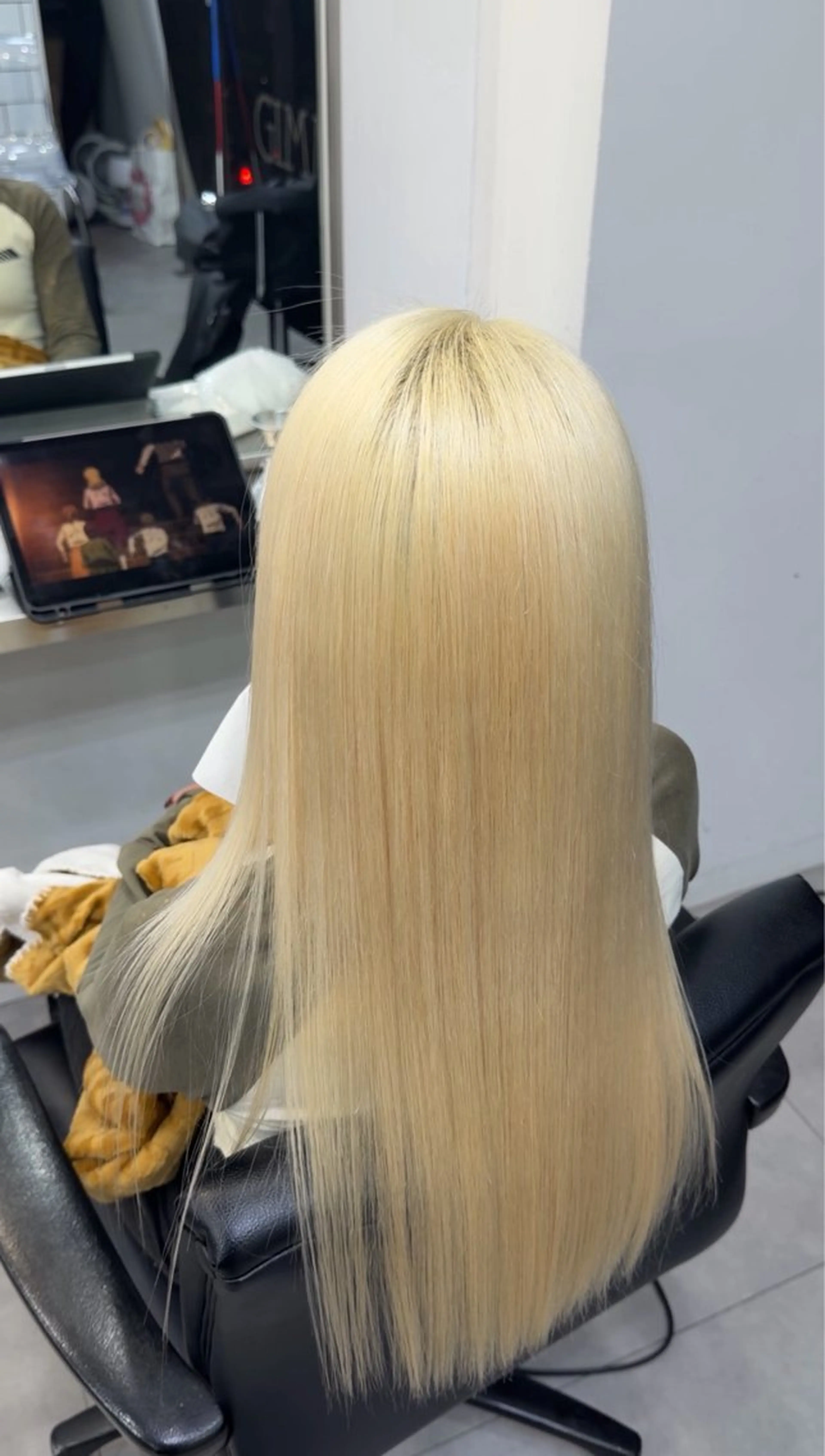 ロング カラー ブリーチ 抜きっぱなしブロンド ブロンド 透明感カラー ハイトーンカラー 蔭山 幸奈のヘアスタイル